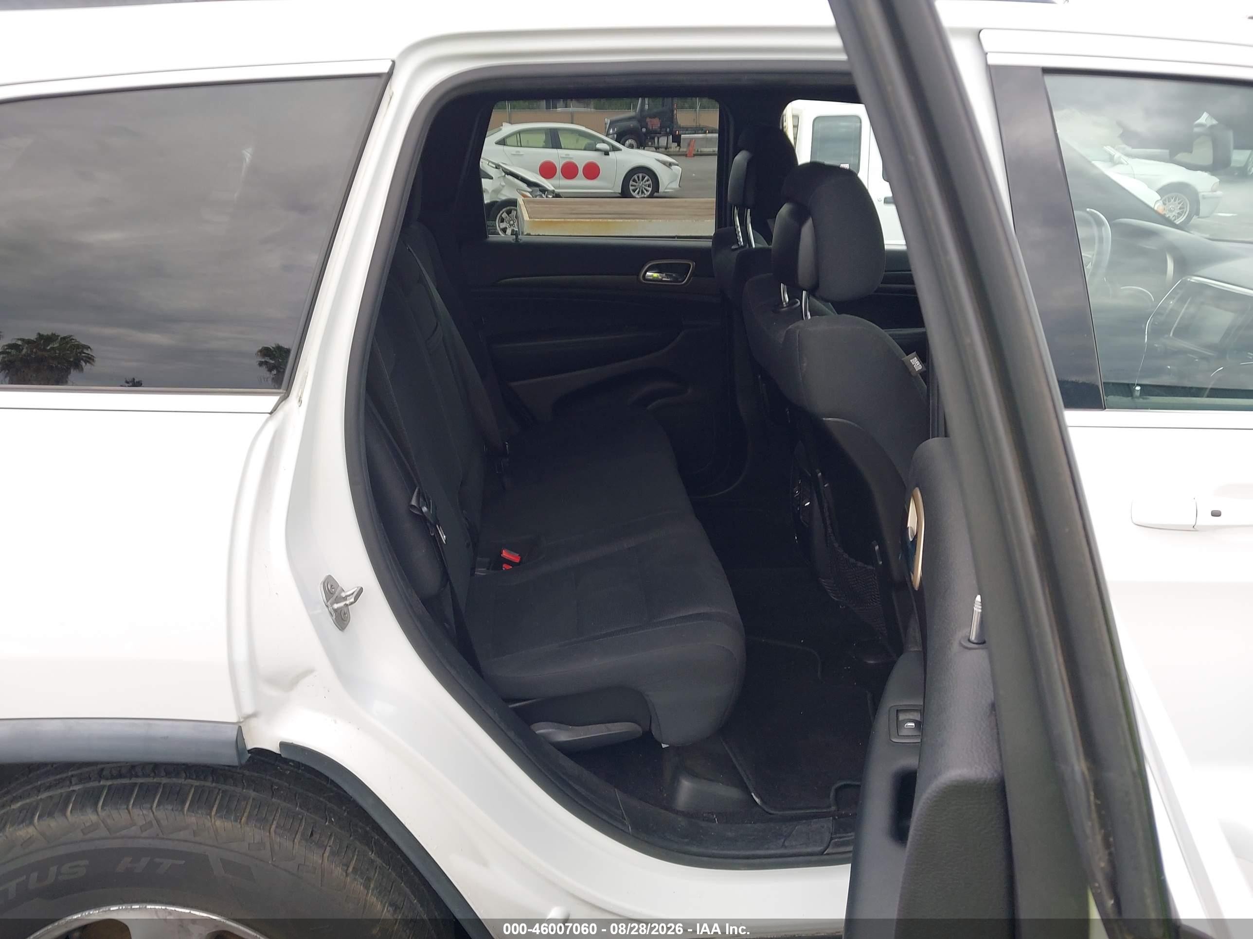 2015 Jeep Grand Cherokee Laredo Белый vin: 1C4RJEAG0FC654274