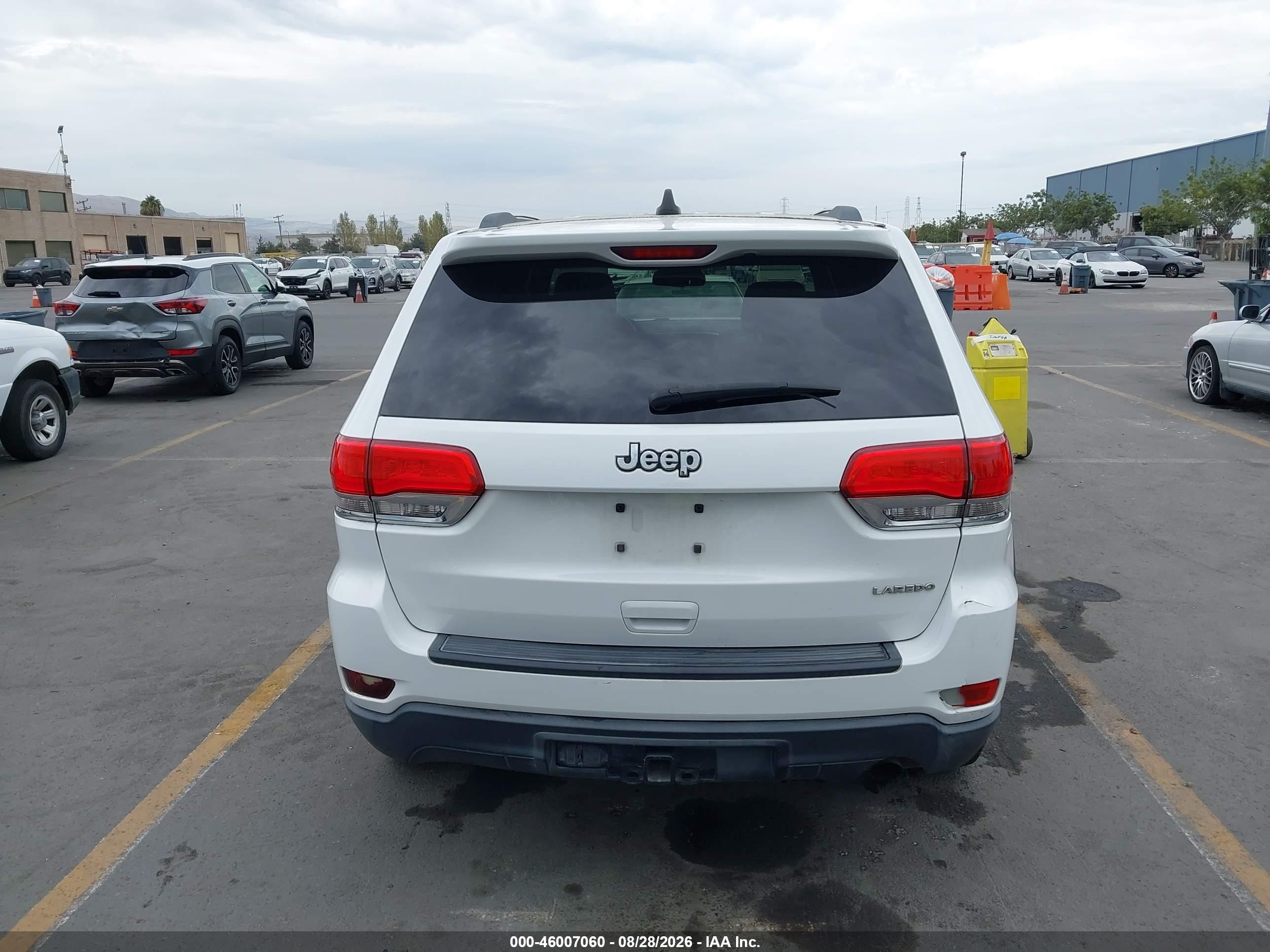 2015 Jeep Grand Cherokee Laredo Белый vin: 1C4RJEAG0FC654274
