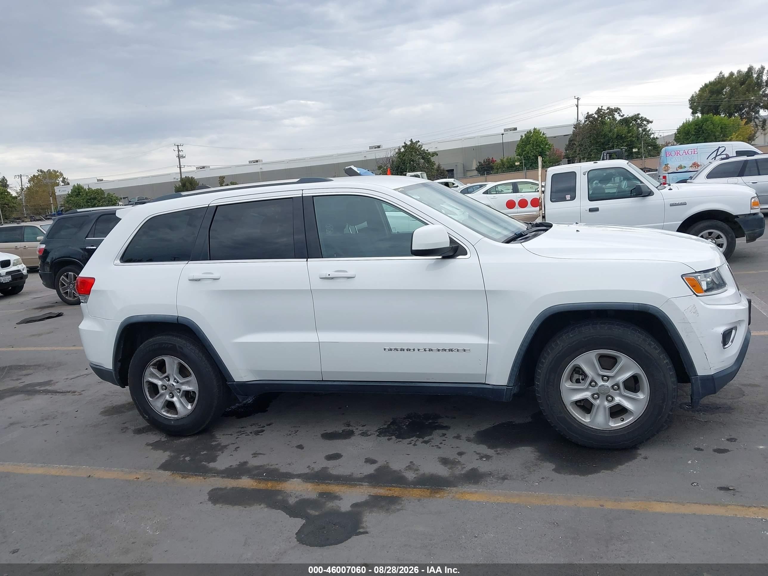 2015 Jeep Grand Cherokee Laredo Белый vin: 1C4RJEAG0FC654274