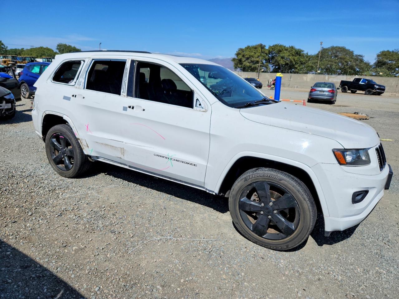 2015 Jeep Grand Cherokee Laredo White vin: 1C4RJEAG0FC749384