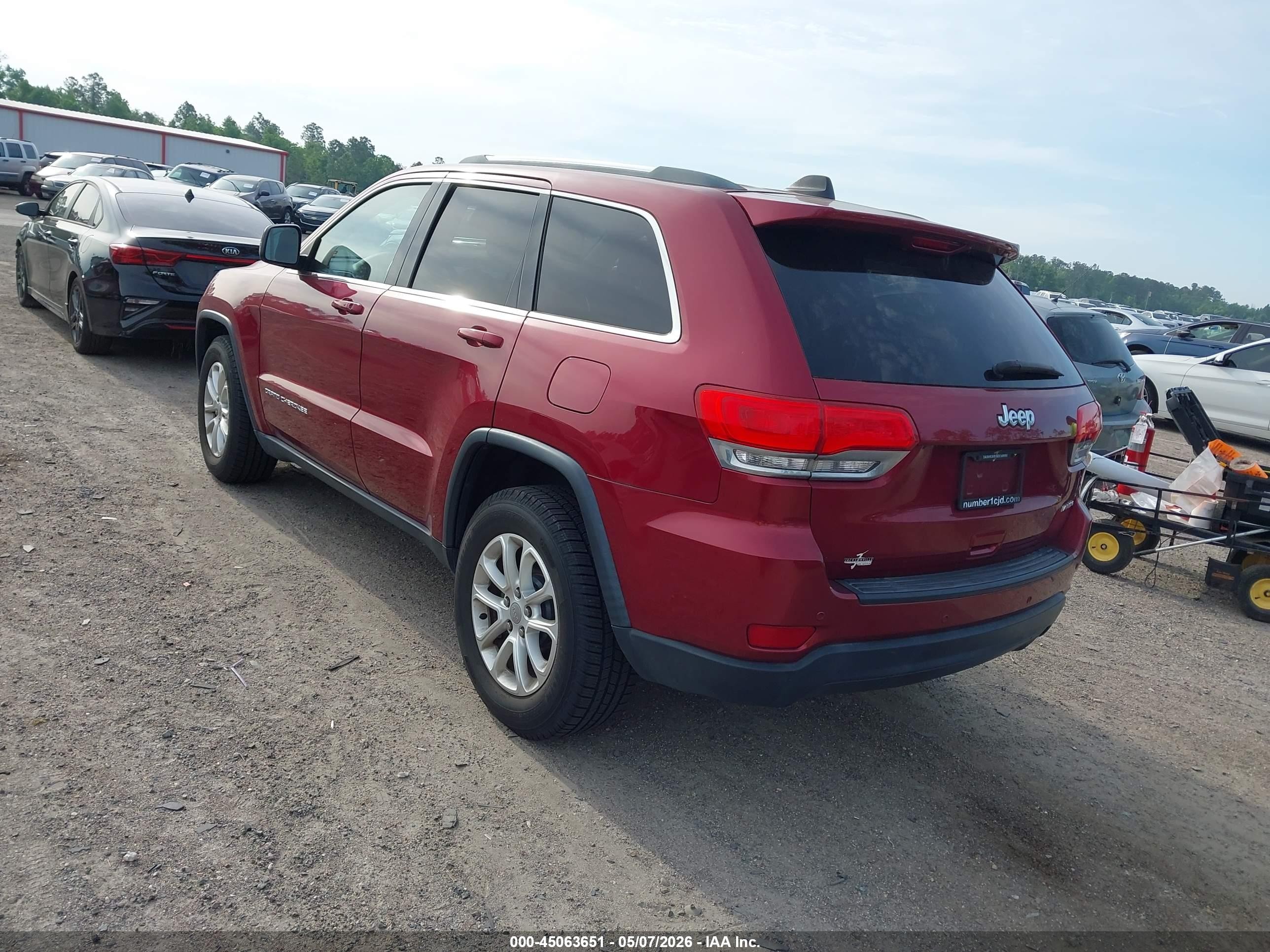2015 Jeep Grand Cherokee Laredo Red vin: 1C4RJEAG0FC826352