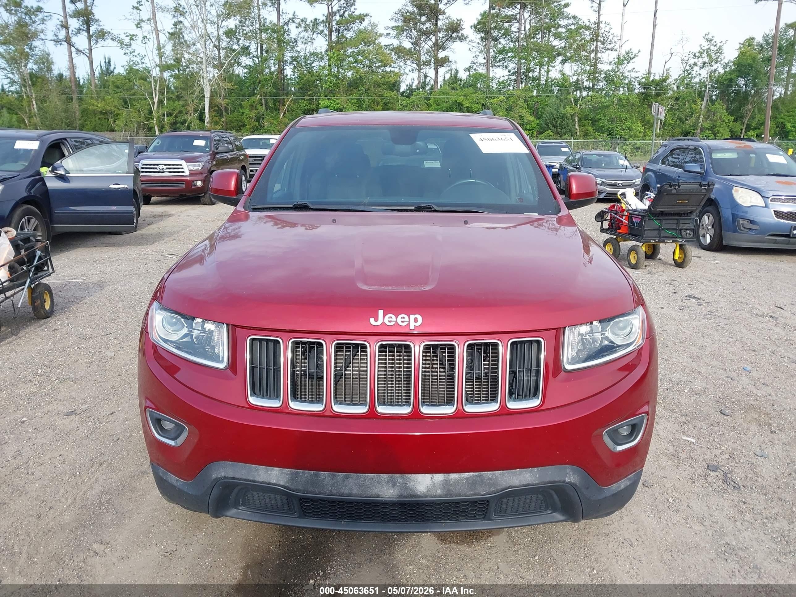 2015 Jeep Grand Cherokee Laredo Red vin: 1C4RJEAG0FC826352