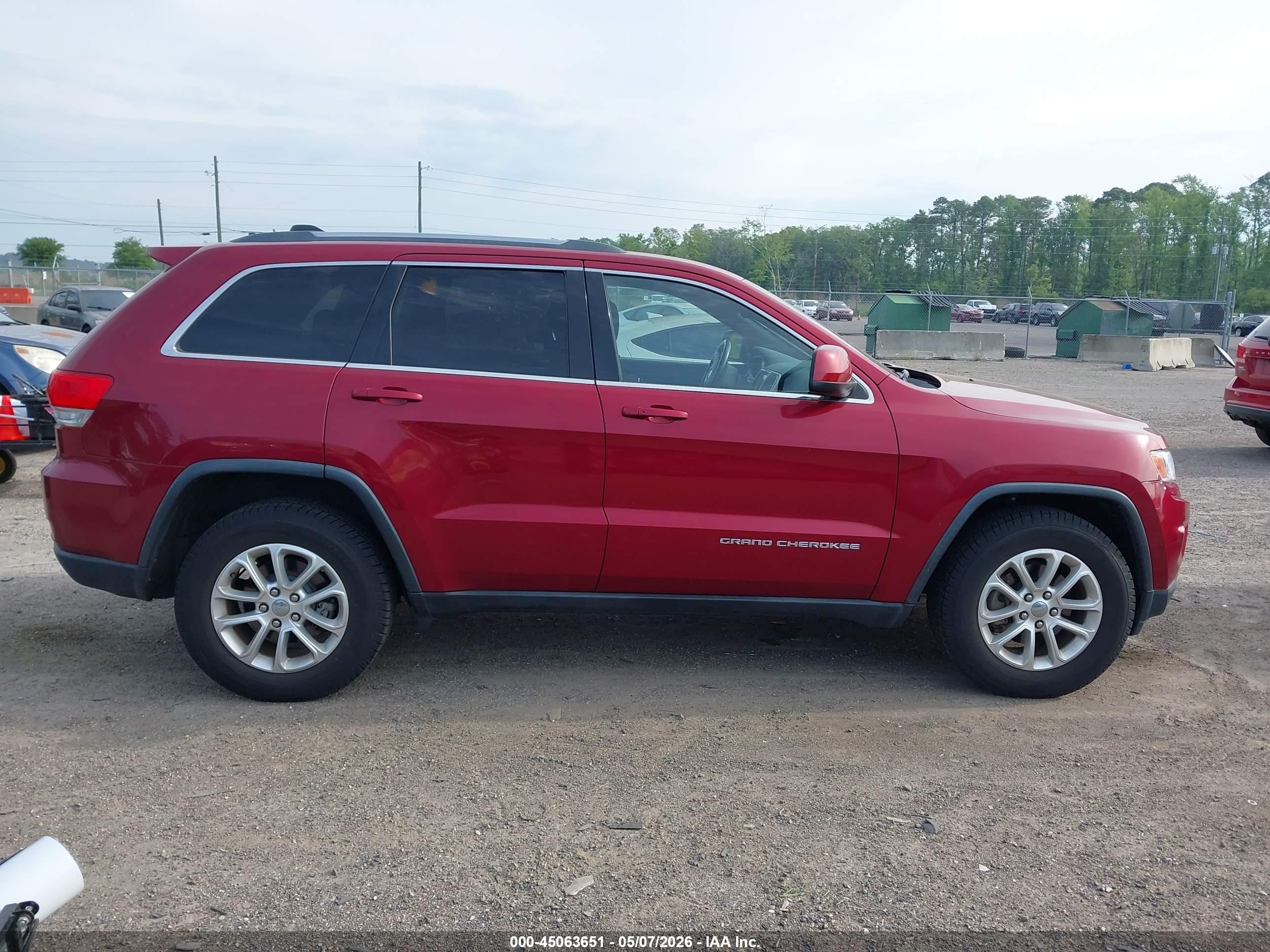 2015 Jeep Grand Cherokee Laredo Red vin: 1C4RJEAG0FC826352