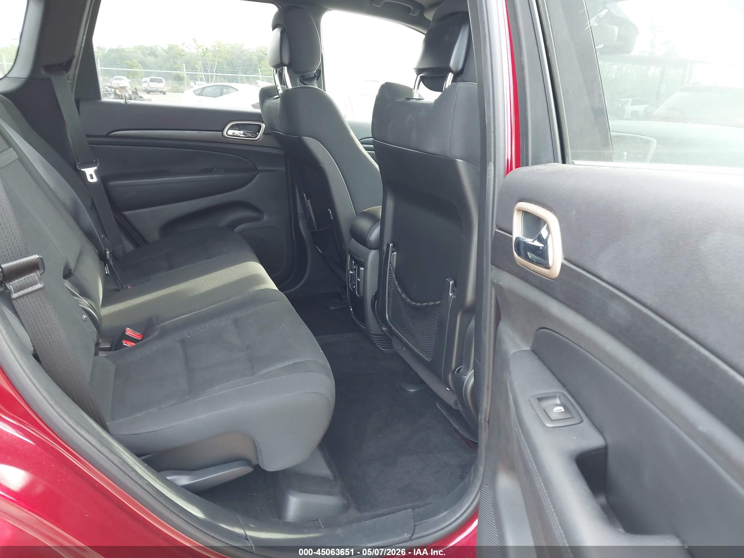 2015 Jeep Grand Cherokee Laredo Red vin: 1C4RJEAG0FC826352