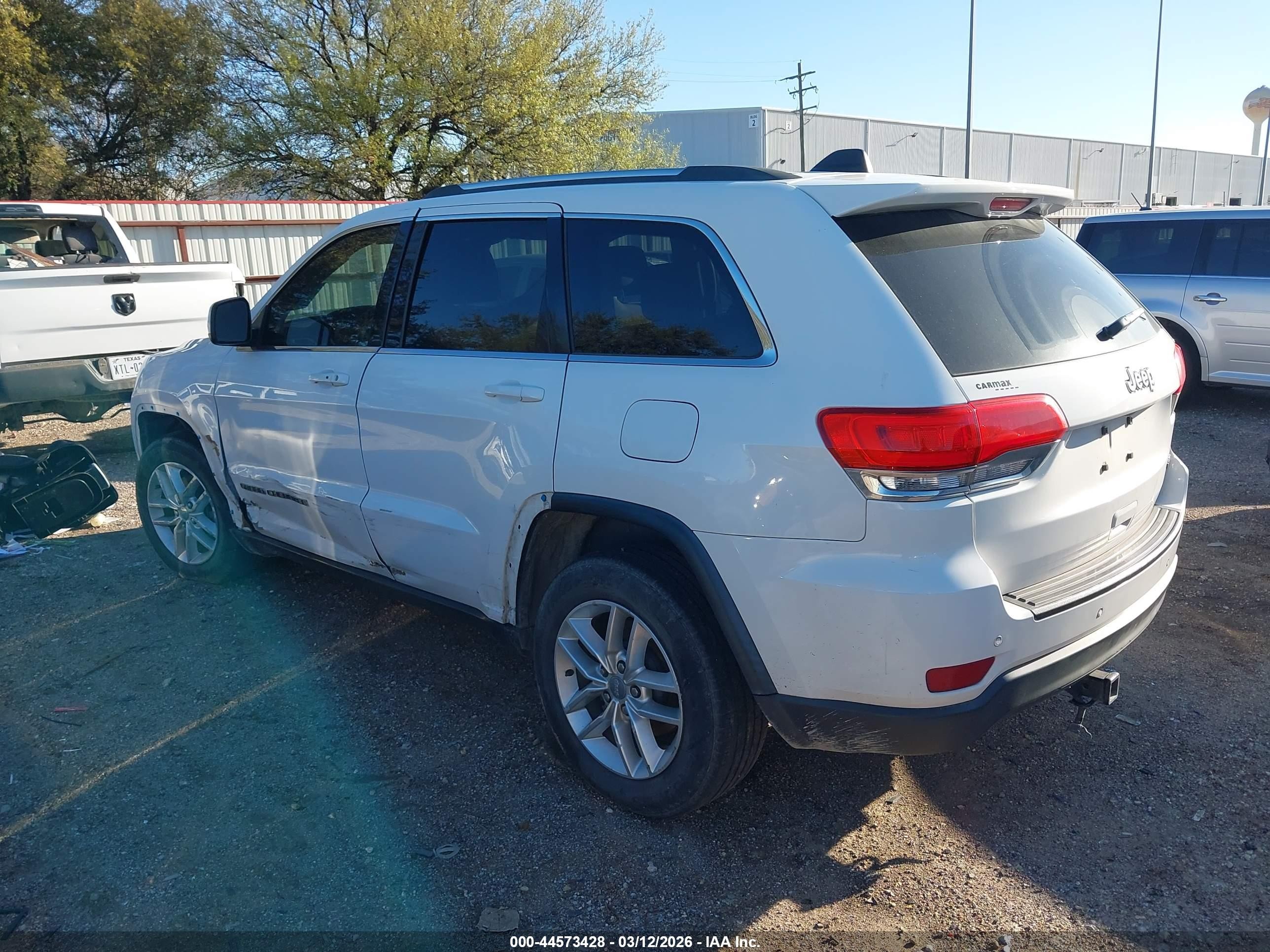 2017 Jeep Grand Cherokee Laredo 4x2 Белый vin: 1C4RJEAG0HC617020