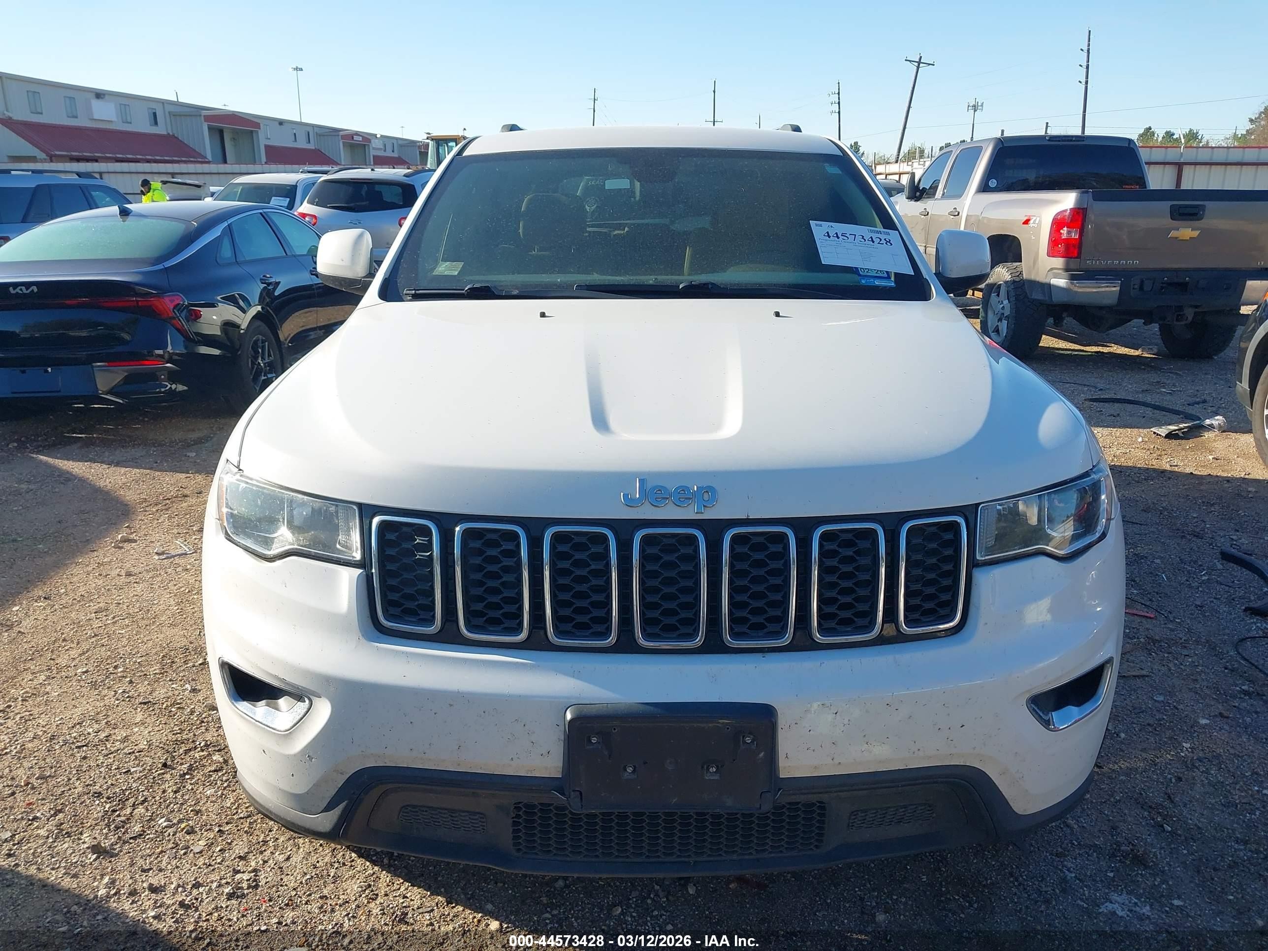 2017 Jeep Grand Cherokee Laredo 4x2 Белый vin: 1C4RJEAG0HC617020