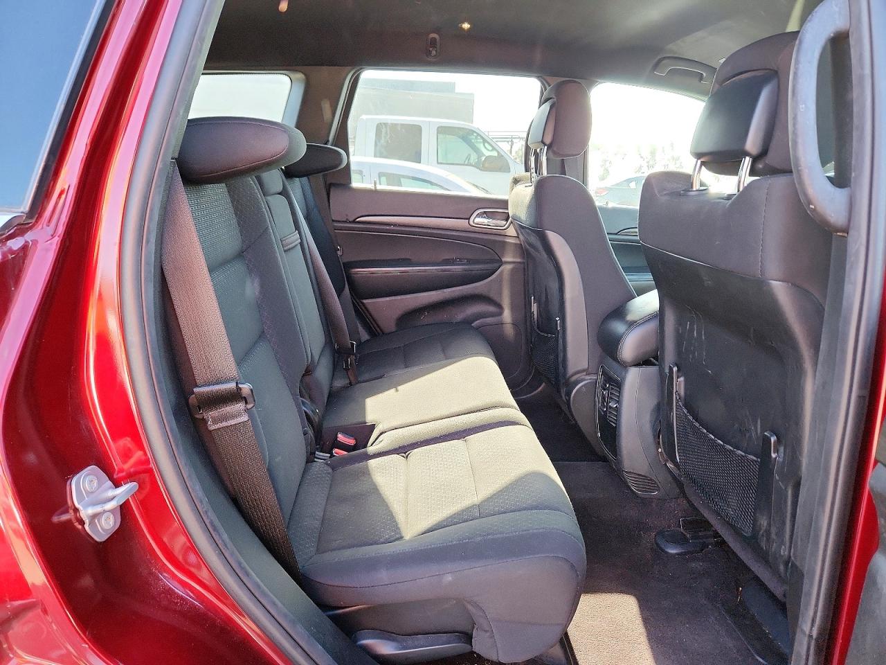 2018 Jeep Grand Cherokee Laredo Бордовый vin: 1C4RJEAG0JC181792