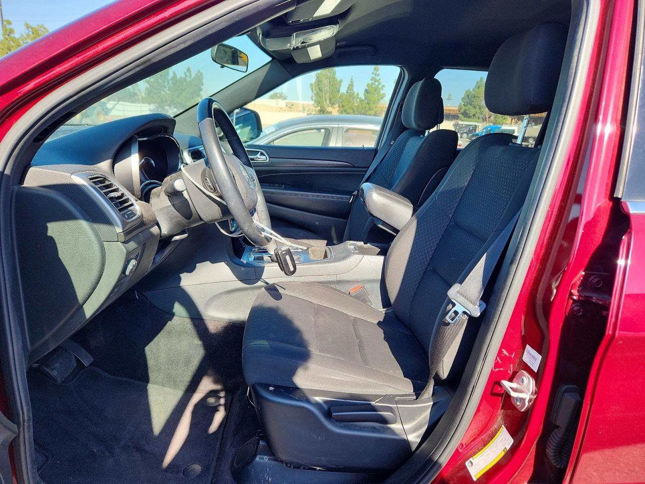 2018 Jeep Grand Cherokee Laredo Бордовый vin: 1C4RJEAG0JC181792