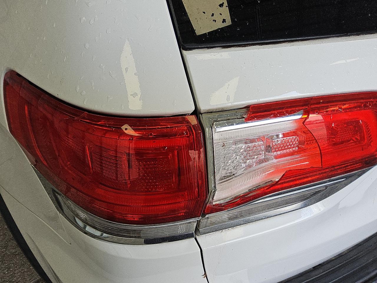2018 Jeep Grand Cherokee Laredo White vin: 1C4RJEAG0JC412366 Damage: Left Tail Light, Cracked, Replacement Required