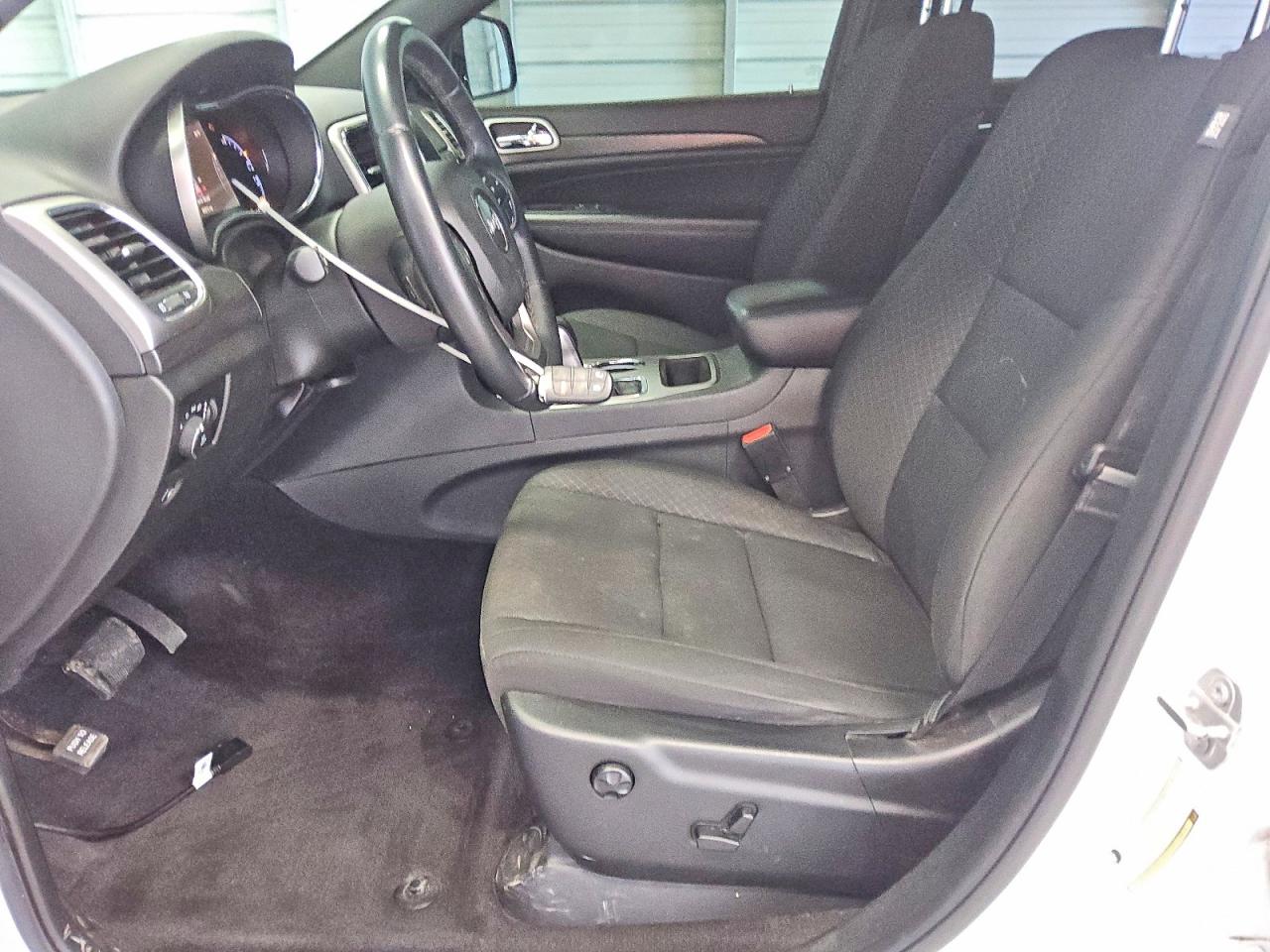 2018 Jeep Grand Cherokee Laredo White vin: 1C4RJEAG0JC412366