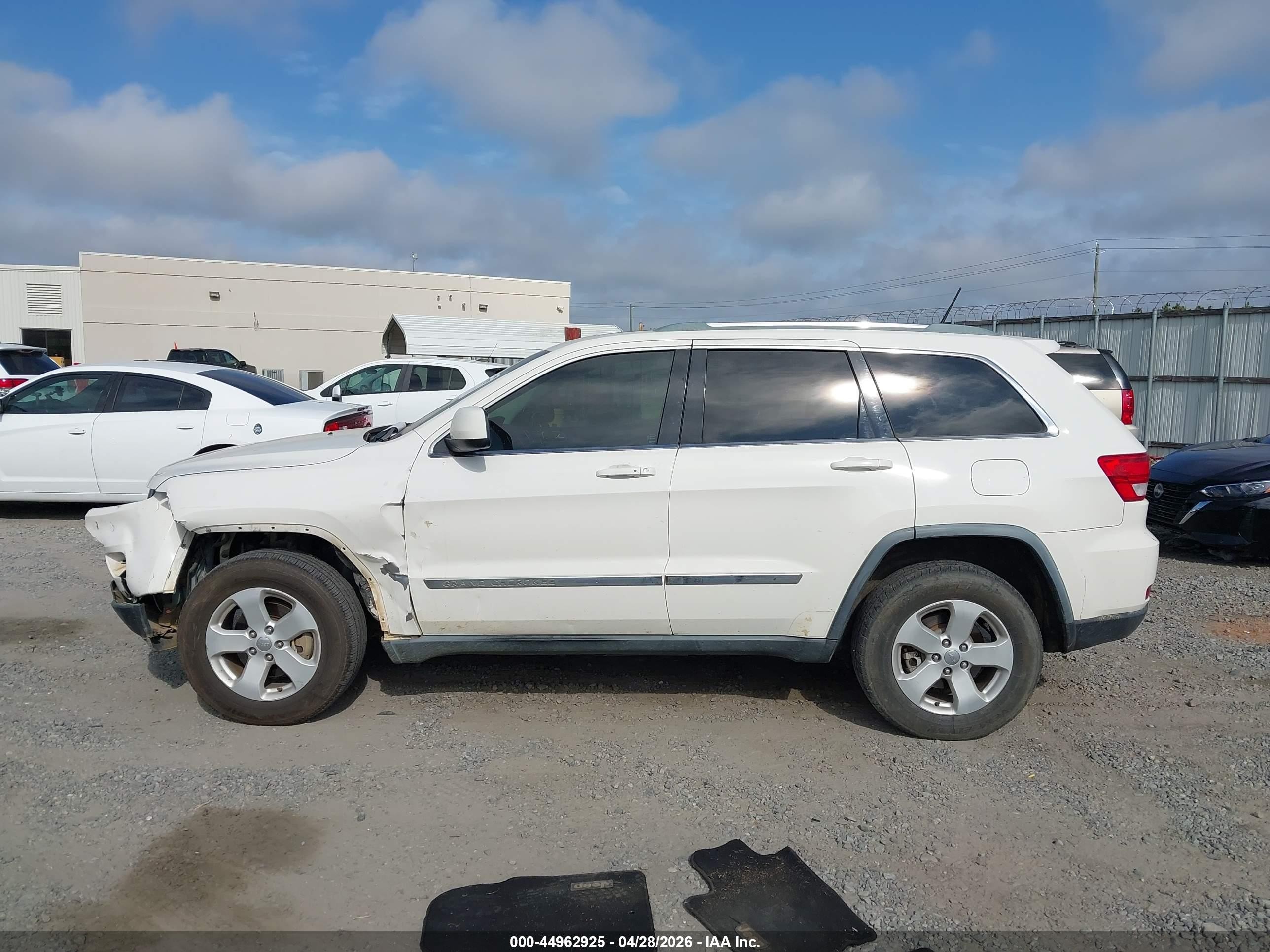 2012 Jeep Grand Cherokee Laredo White vin: 1C4RJEAG1CC201938