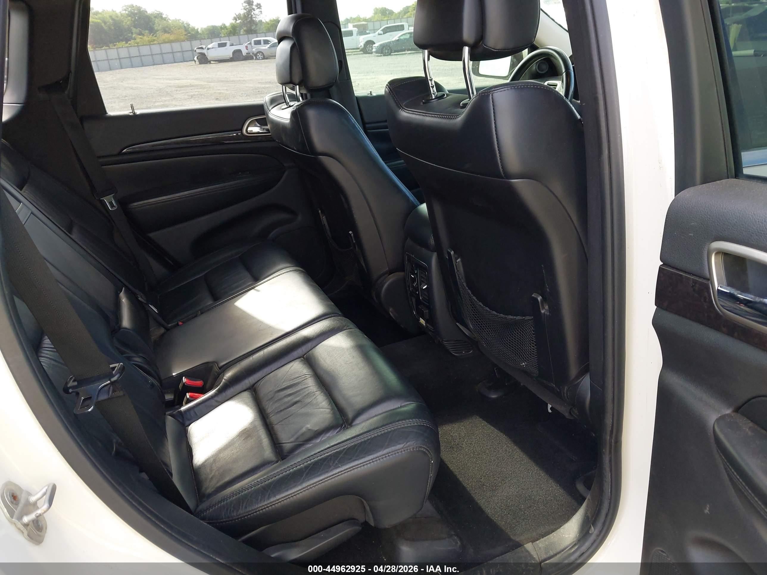 2012 Jeep Grand Cherokee Laredo White vin: 1C4RJEAG1CC201938