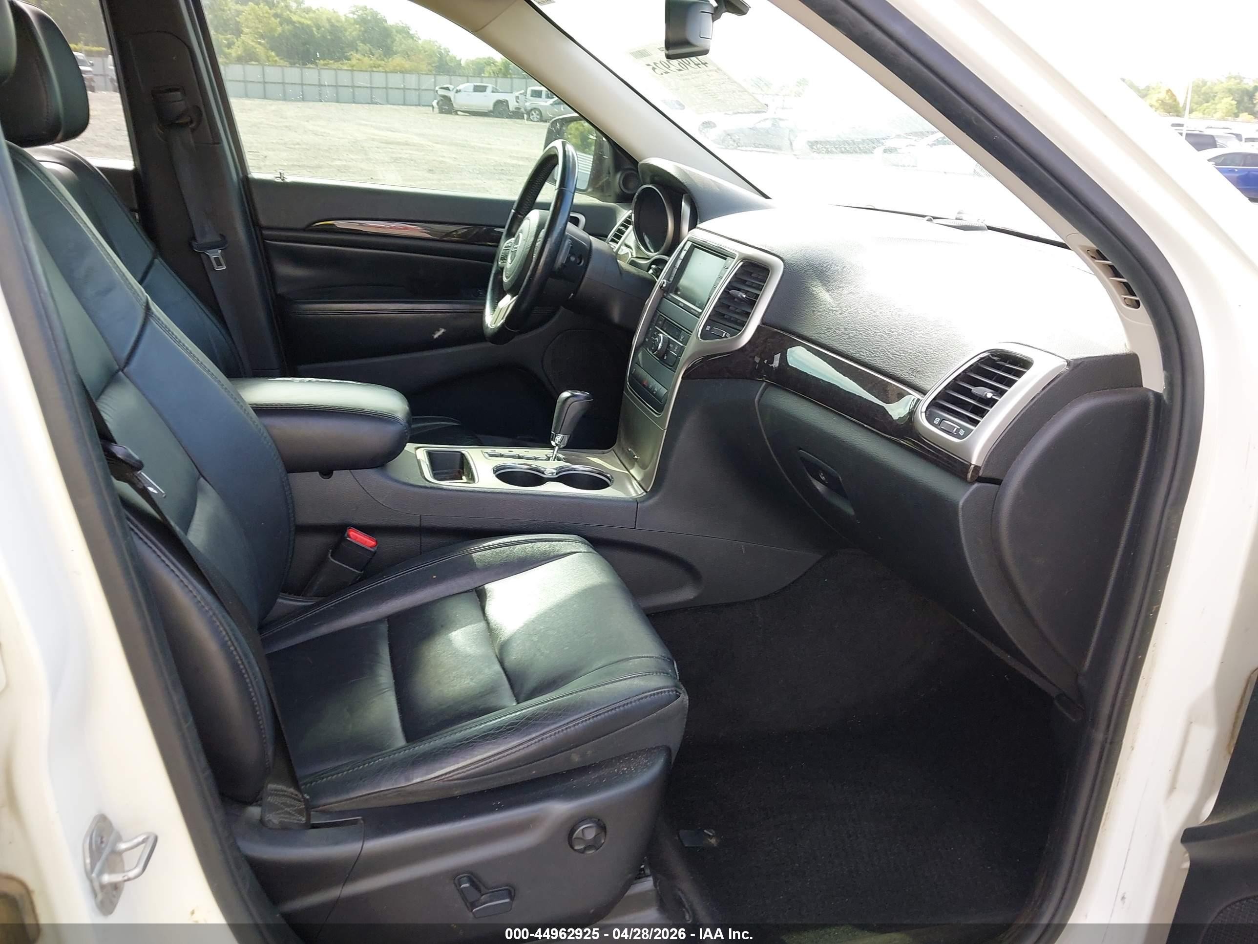 2012 Jeep Grand Cherokee Laredo White vin: 1C4RJEAG1CC201938