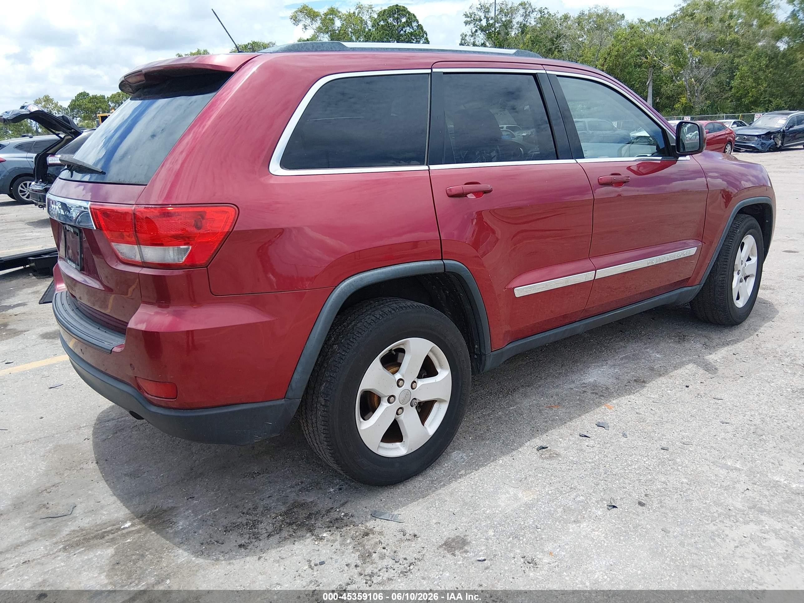 2013 Jeep Grand Cherokee Laredo Red vin: 1C4RJEAG1DC545965