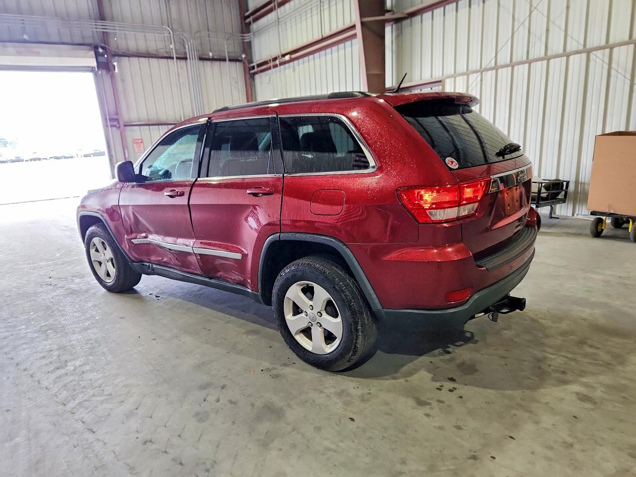 2013 Jeep Grand Cherokee Laredo Красный vin: 1C4RJEAG1DC571644