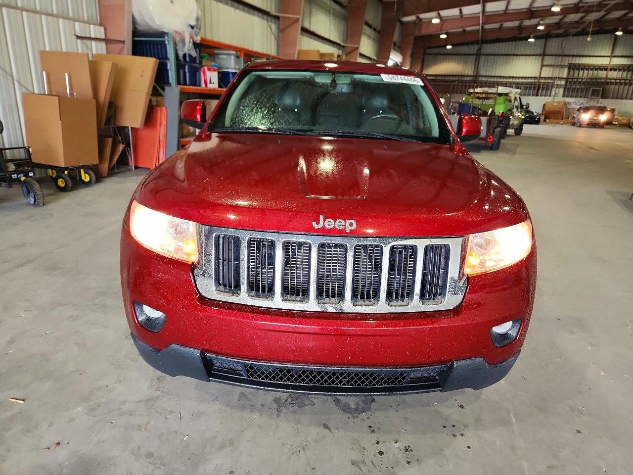 2013 Jeep Grand Cherokee Laredo Красный vin: 1C4RJEAG1DC571644