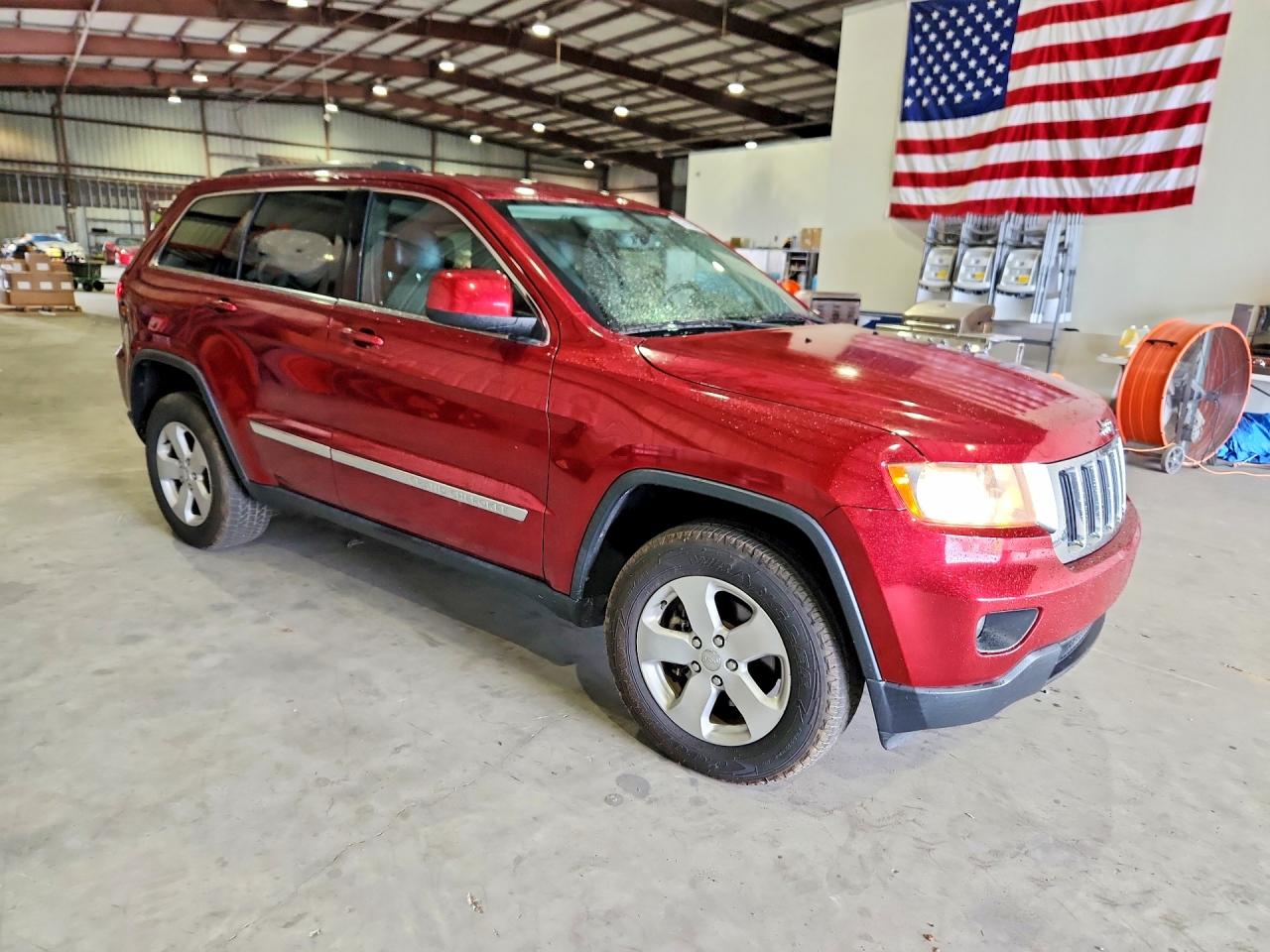 2013 Jeep Grand Cherokee Laredo Красный vin: 1C4RJEAG1DC571644