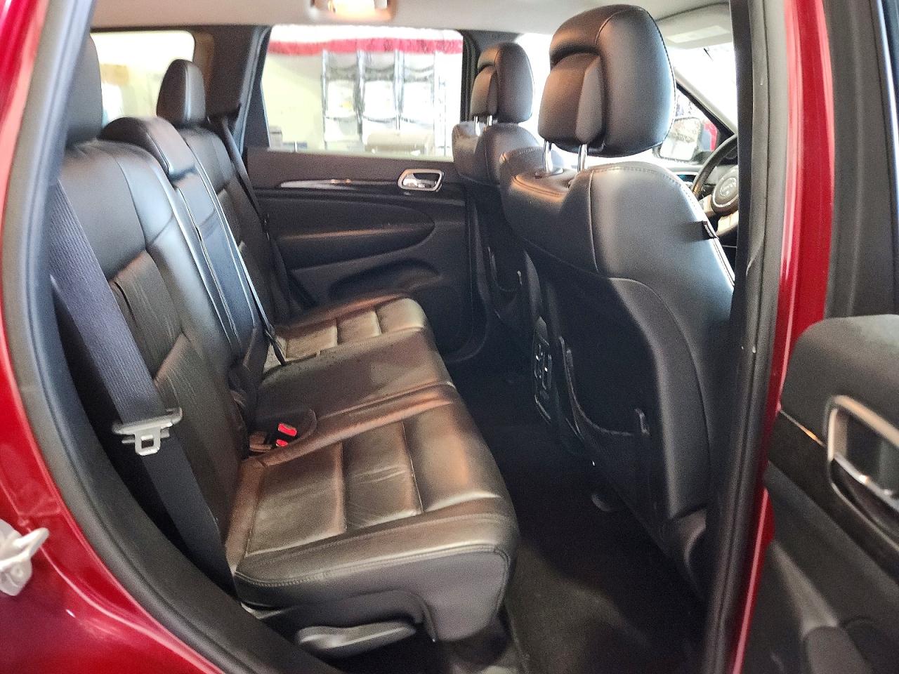 2013 Jeep Grand Cherokee Laredo Красный vin: 1C4RJEAG1DC571644