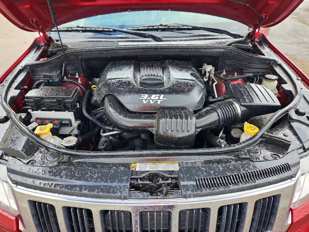 2013 Jeep Grand Cherokee Laredo Красный vin: 1C4RJEAG1DC571644