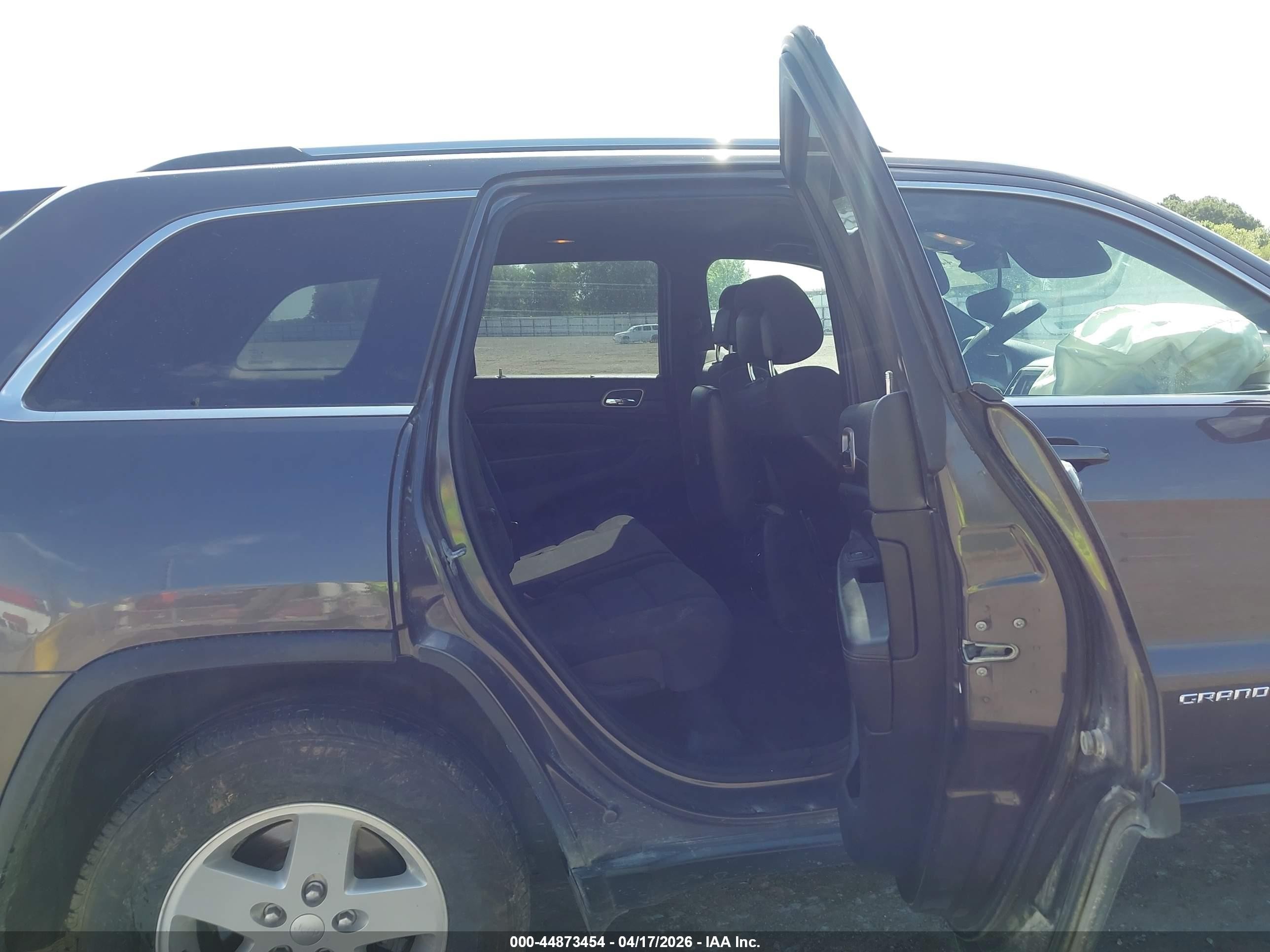 2014 Jeep Grand Cherokee Laredo Gray vin: 1C4RJEAG1EC206950