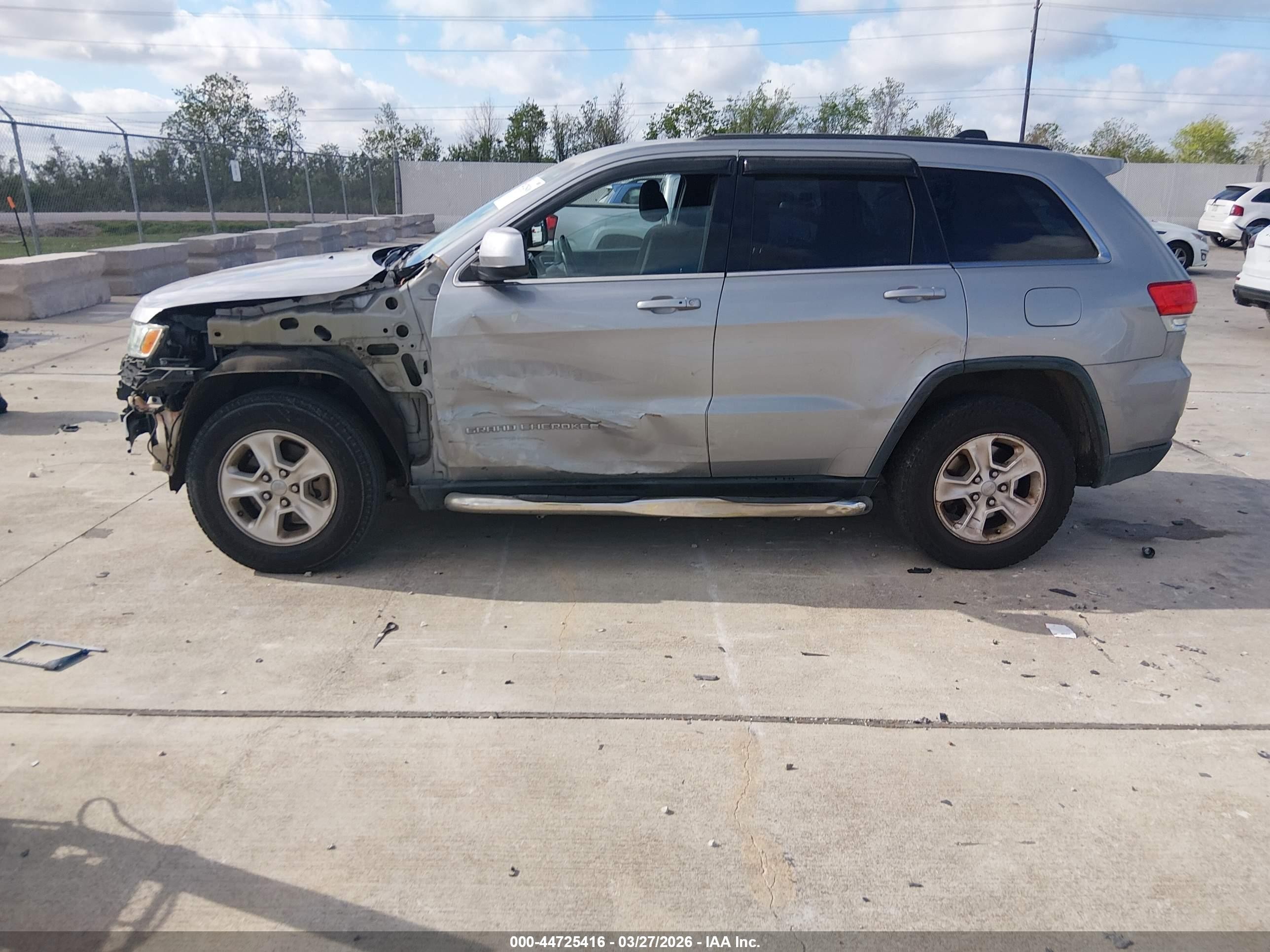 2015 Jeep Grand Cherokee Laredo Серый vin: 1C4RJEAG1FC235706
