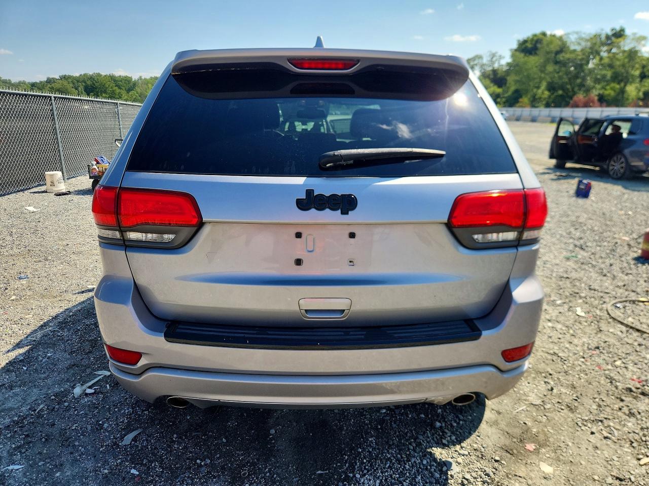 2015 Jeep Grand Cherokee Laredo Silver vin: 1C4RJEAG1FC654140