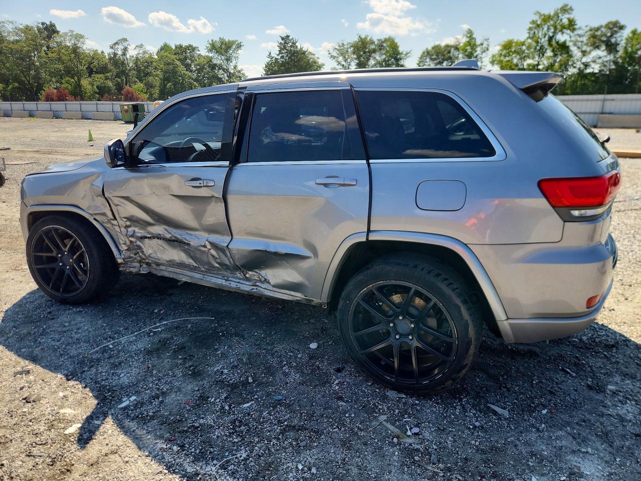 2015 Jeep Grand Cherokee Laredo Silver vin: 1C4RJEAG1FC654140