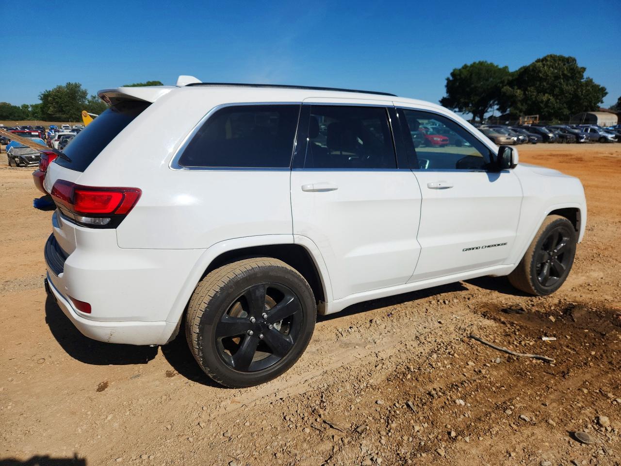 2015 Jeep Grand Cherokee Laredo White vin: 1C4RJEAG1FC915668