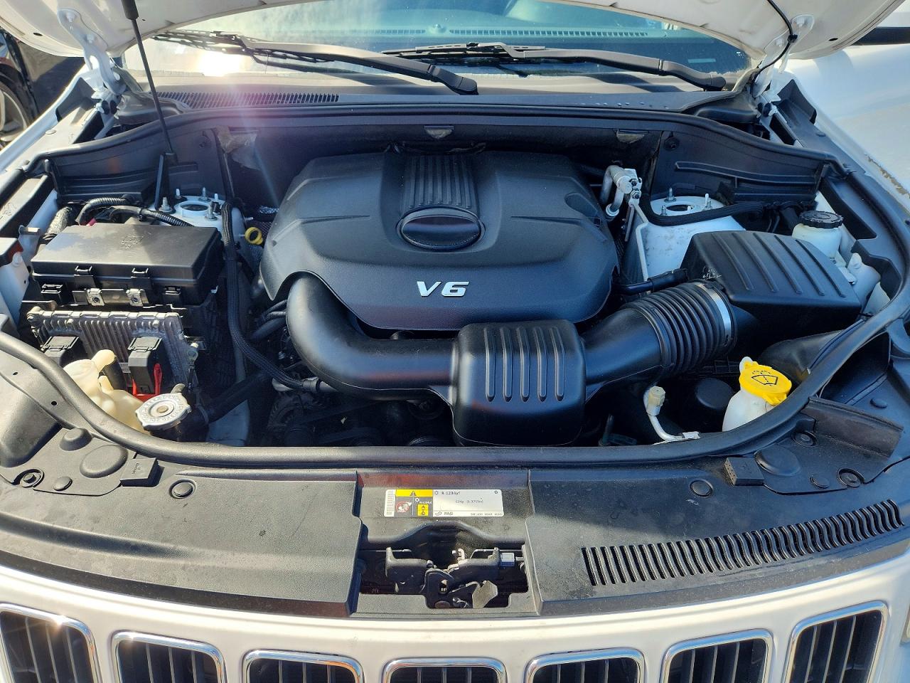 2015 Jeep Grand Cherokee Laredo White vin: 1C4RJEAG1FC926590