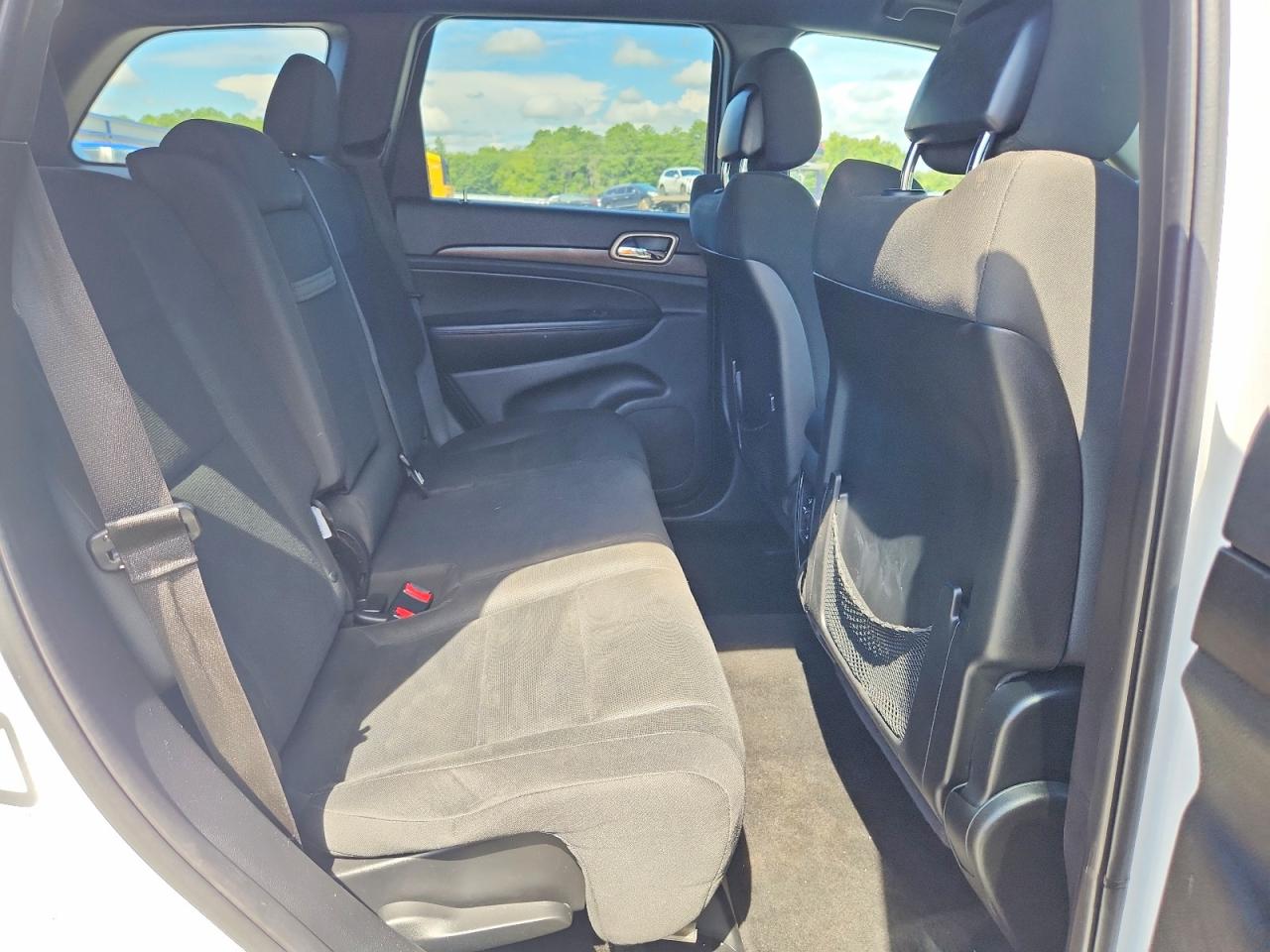 2015 Jeep Grand Cherokee Laredo White vin: 1C4RJEAG1FC926590