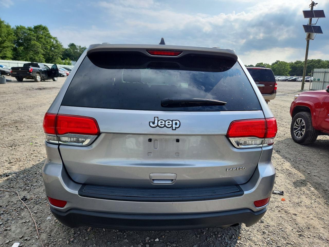 2016 Jeep Grand Cherokee Laredo Silver vin: 1C4RJEAG1GC500903