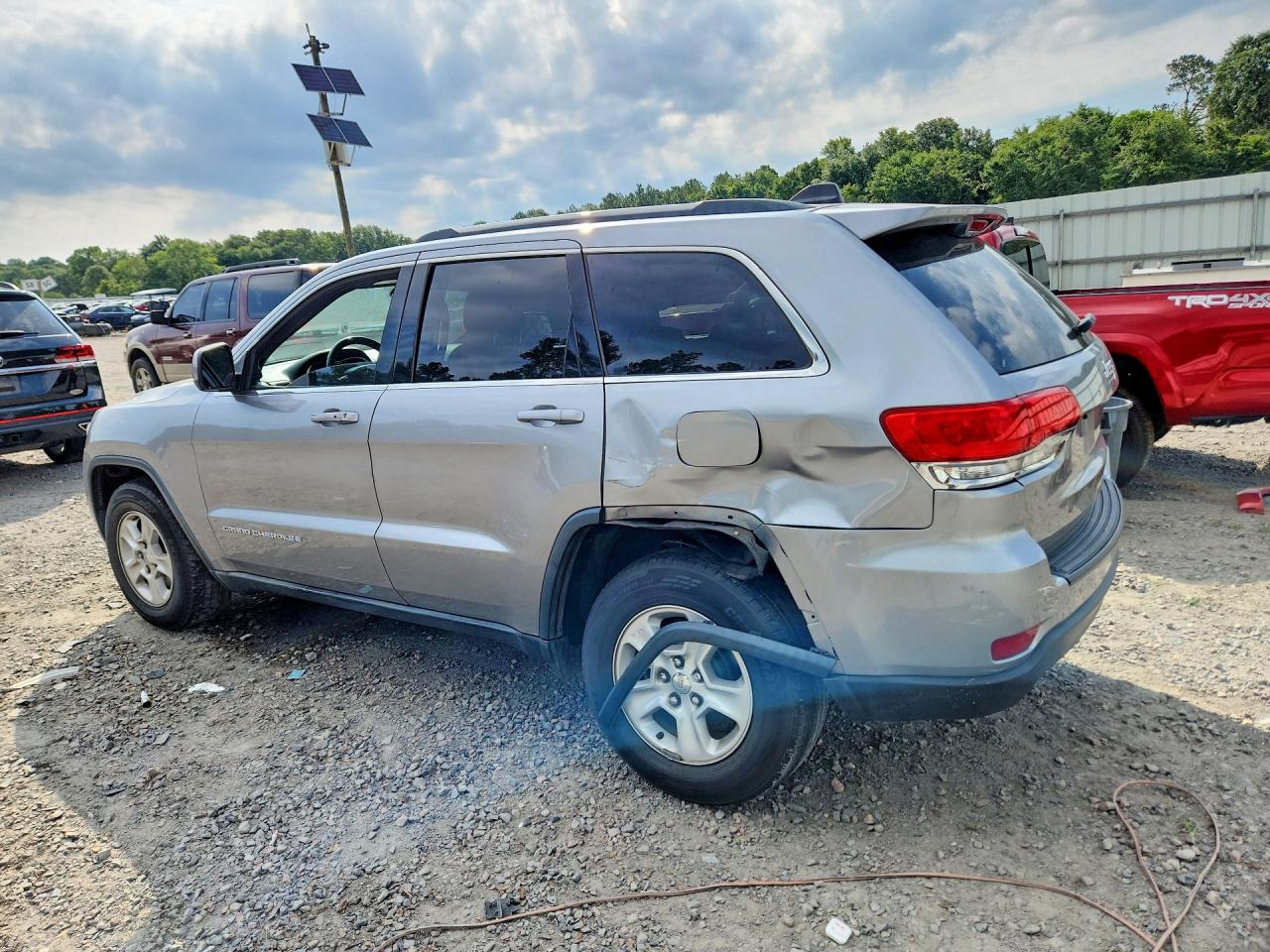 2016 Jeep Grand Cherokee Laredo Silver vin: 1C4RJEAG1GC500903