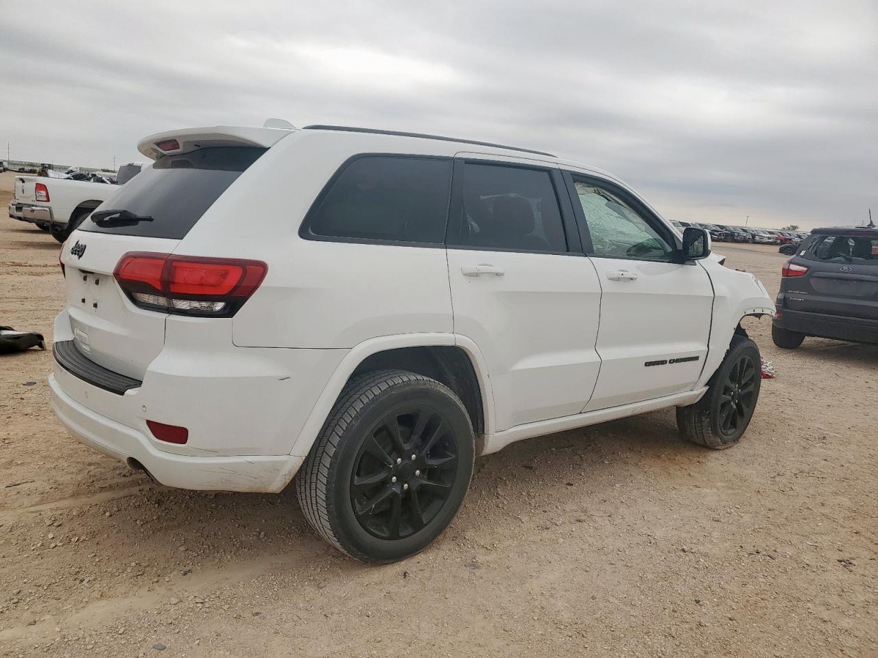 2017 Jeep Grand Cherokee Laredo Белый vin: 1C4RJEAG1HC930030