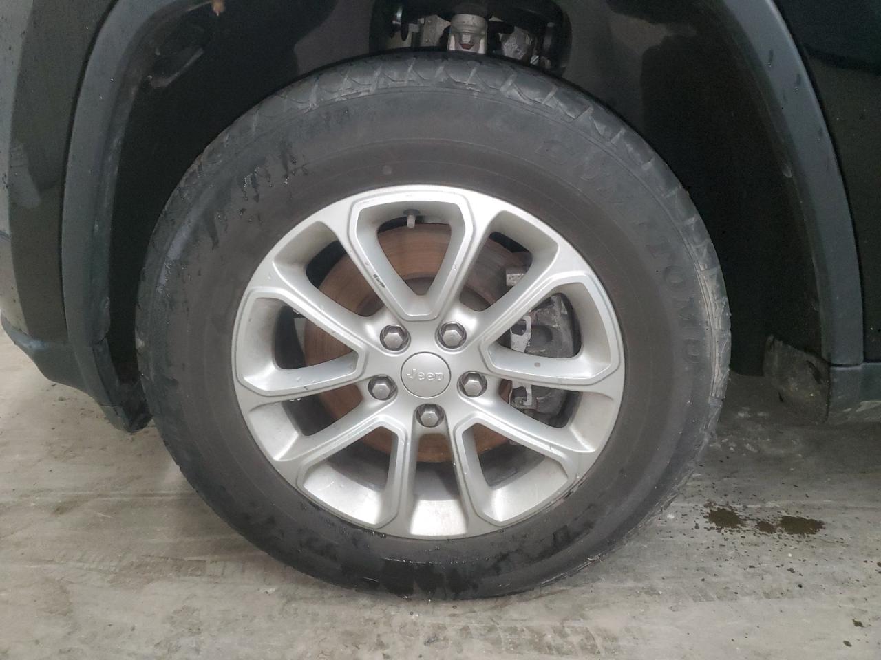 2021 Jeep Grand Cherokee Laredo Black vin: 1C4RJEAG1MC680752 Damage: Left Front Wheel, Curb Rash, 4 To 5 Inches