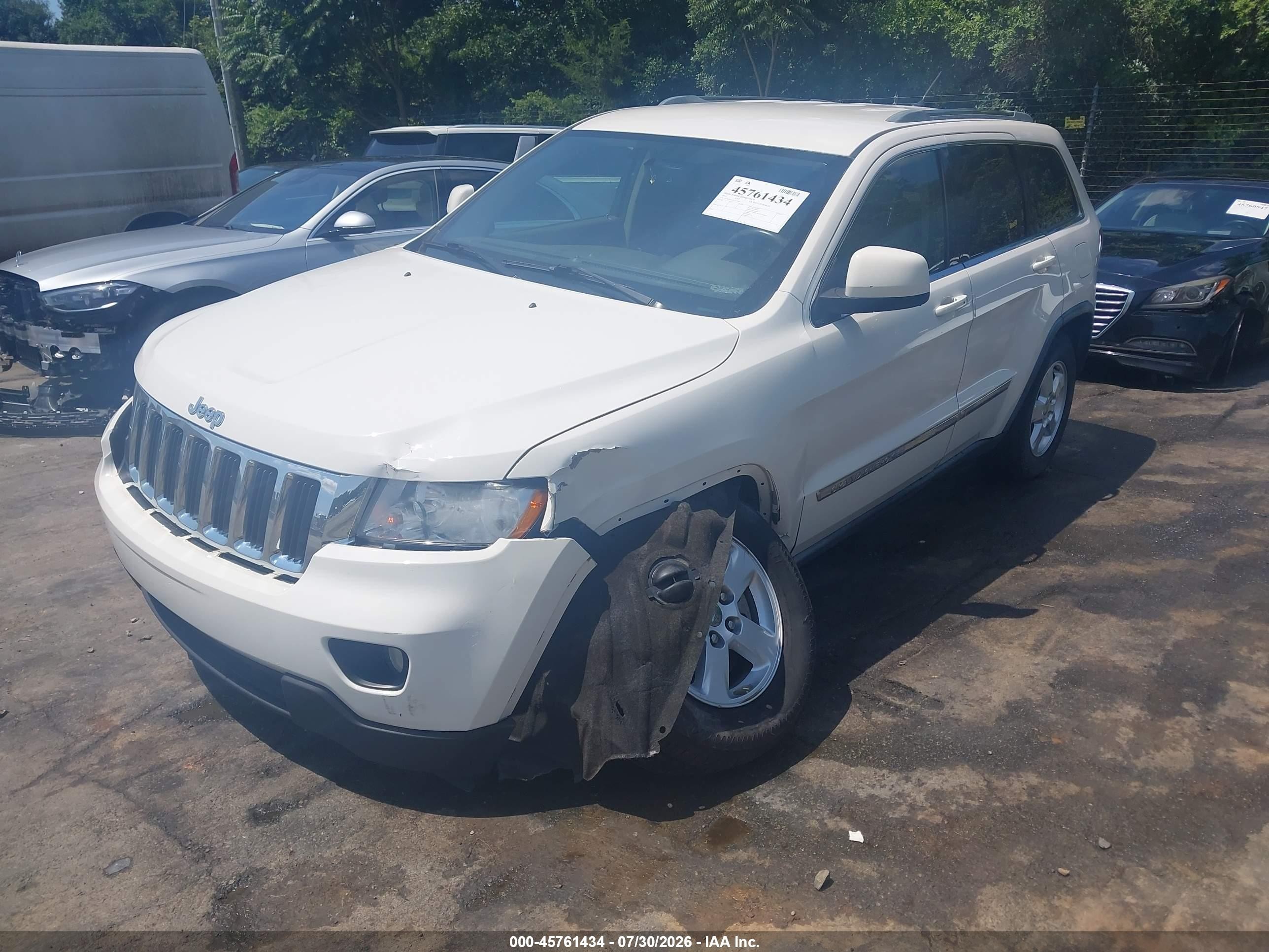 2012 Jeep Grand Cherokee Laredo White vin: 1C4RJEAG2CC210003