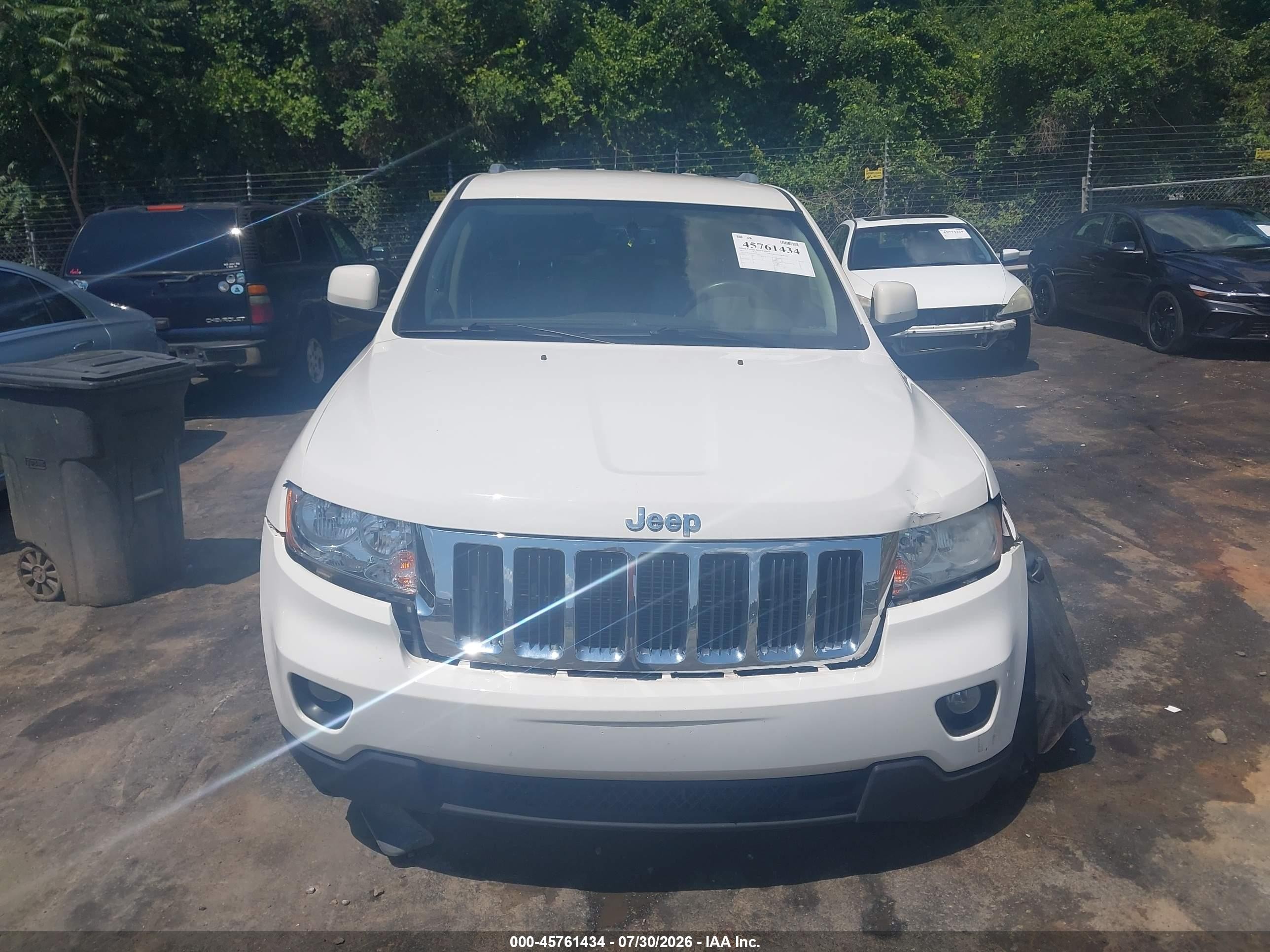 2012 Jeep Grand Cherokee Laredo White vin: 1C4RJEAG2CC210003