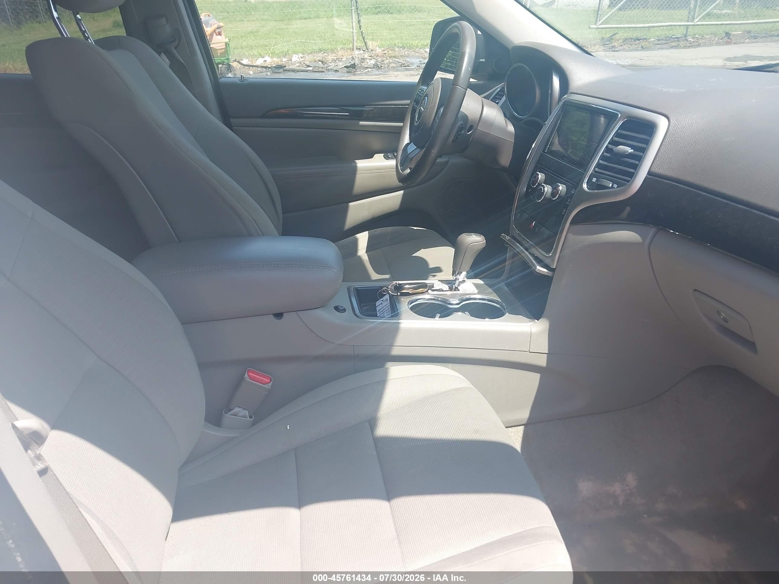 2012 Jeep Grand Cherokee Laredo White vin: 1C4RJEAG2CC210003