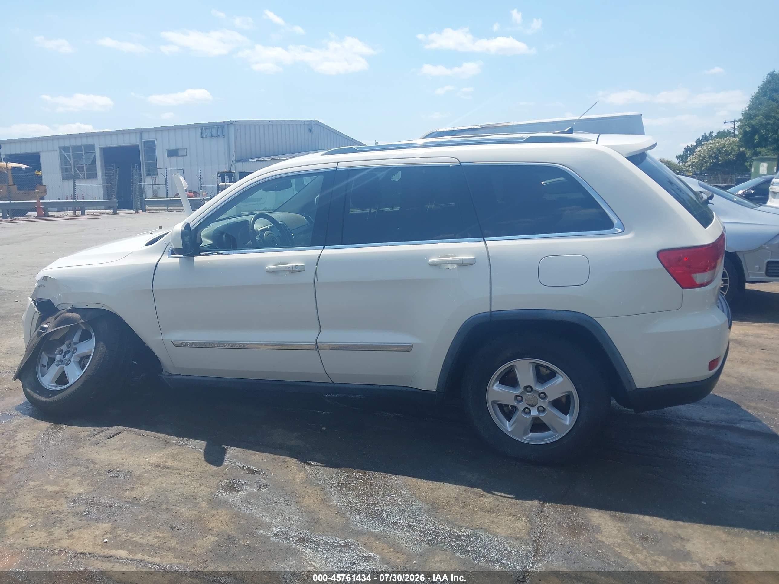 2012 Jeep Grand Cherokee Laredo White vin: 1C4RJEAG2CC210003