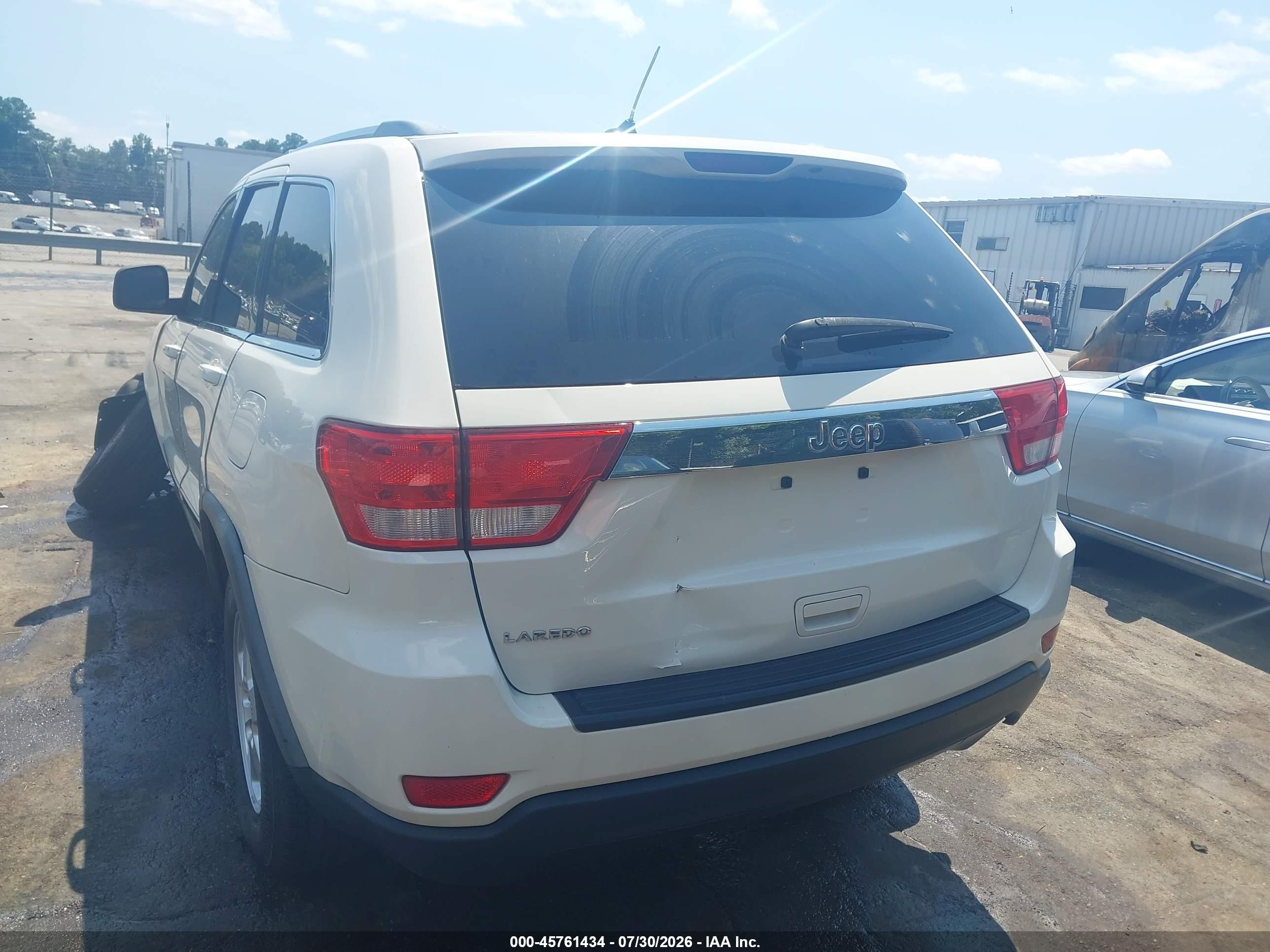 2012 Jeep Grand Cherokee Laredo White vin: 1C4RJEAG2CC210003