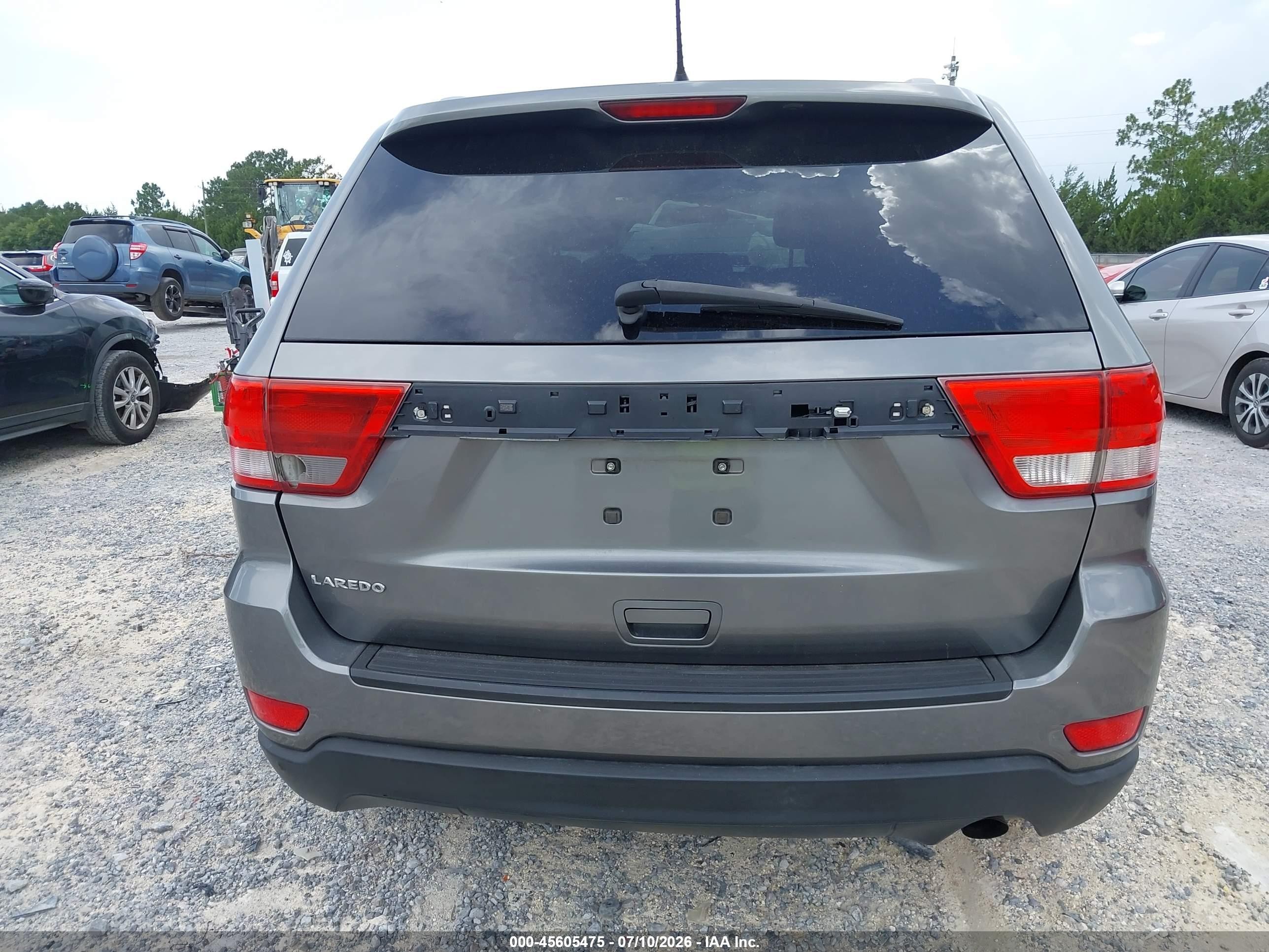 2012 Jeep Grand Cherokee Laredo Серый vin: 1C4RJEAG2CC215265
