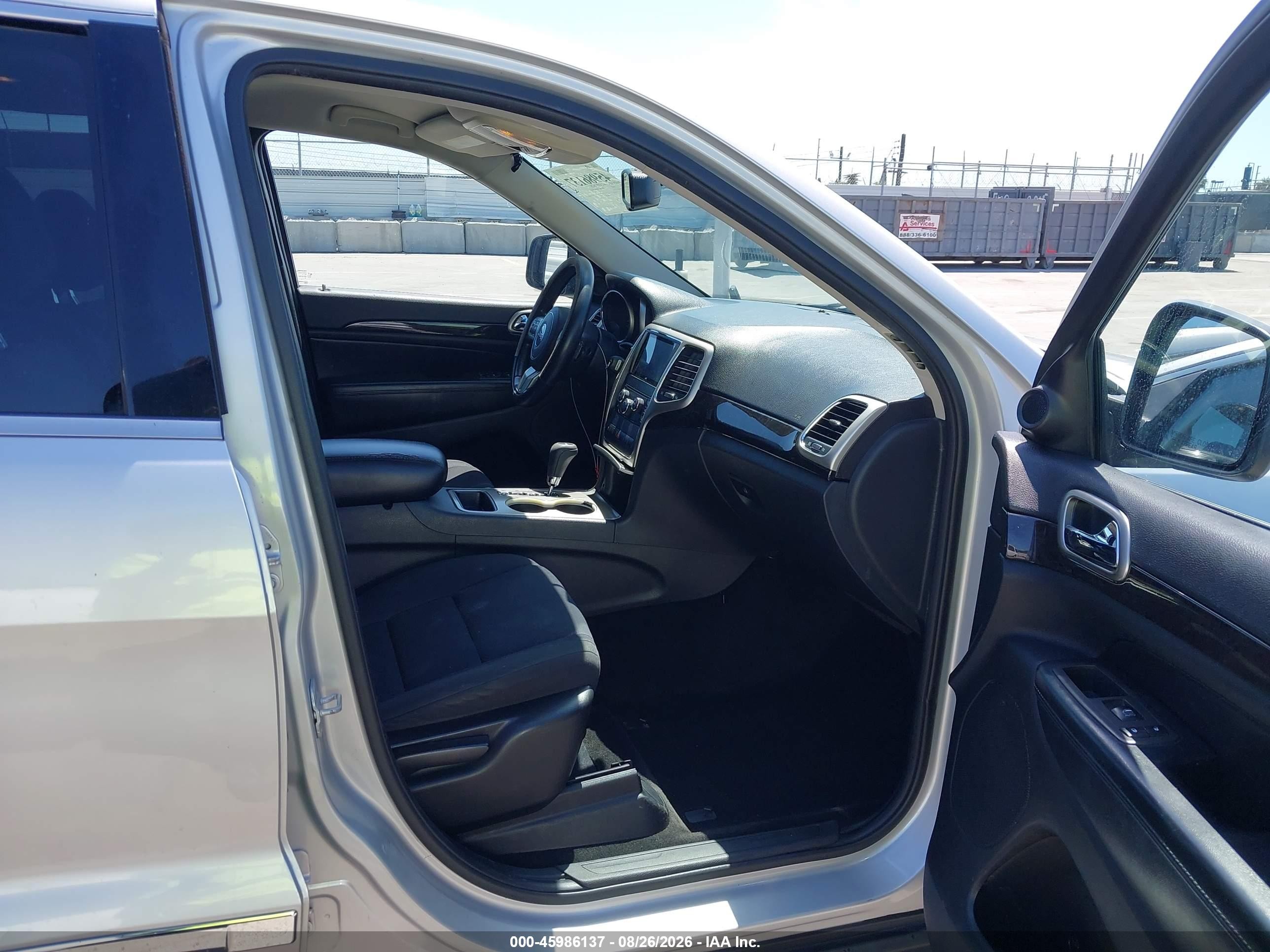 2013 Jeep Grand Cherokee Laredo Серебряный vin: 1C4RJEAG2DC519214