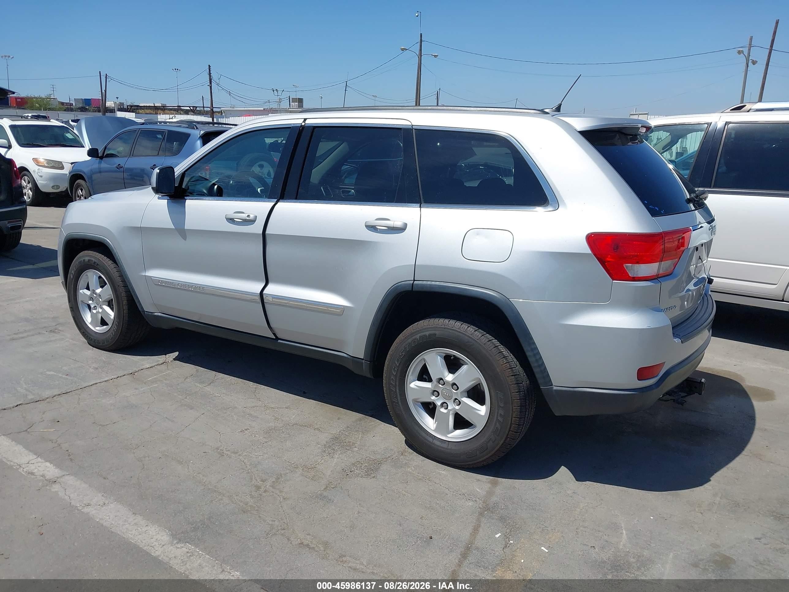 2013 Jeep Grand Cherokee Laredo Серебряный vin: 1C4RJEAG2DC519214