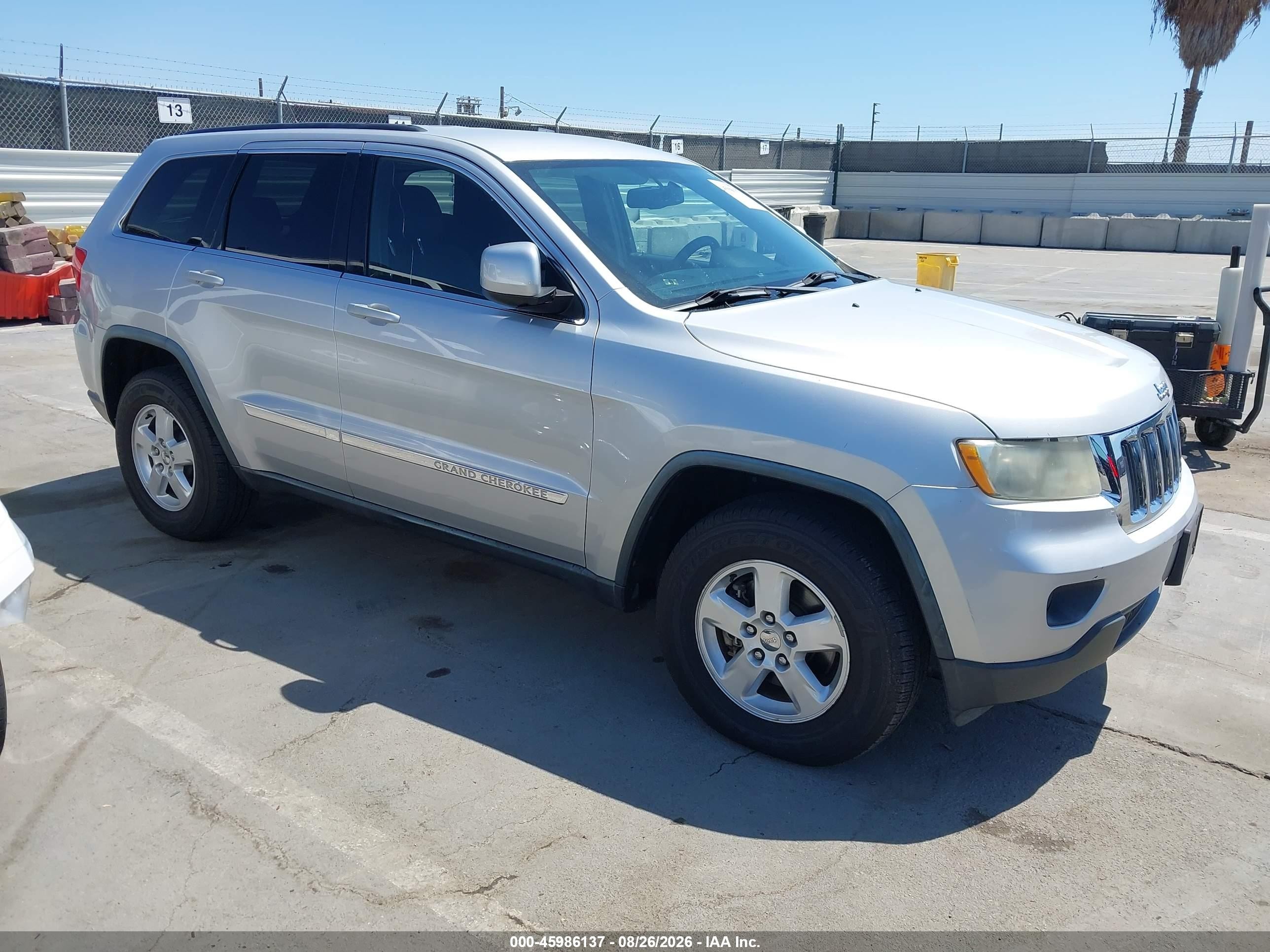 2013 Jeep Grand Cherokee Laredo Серебряный vin: 1C4RJEAG2DC519214