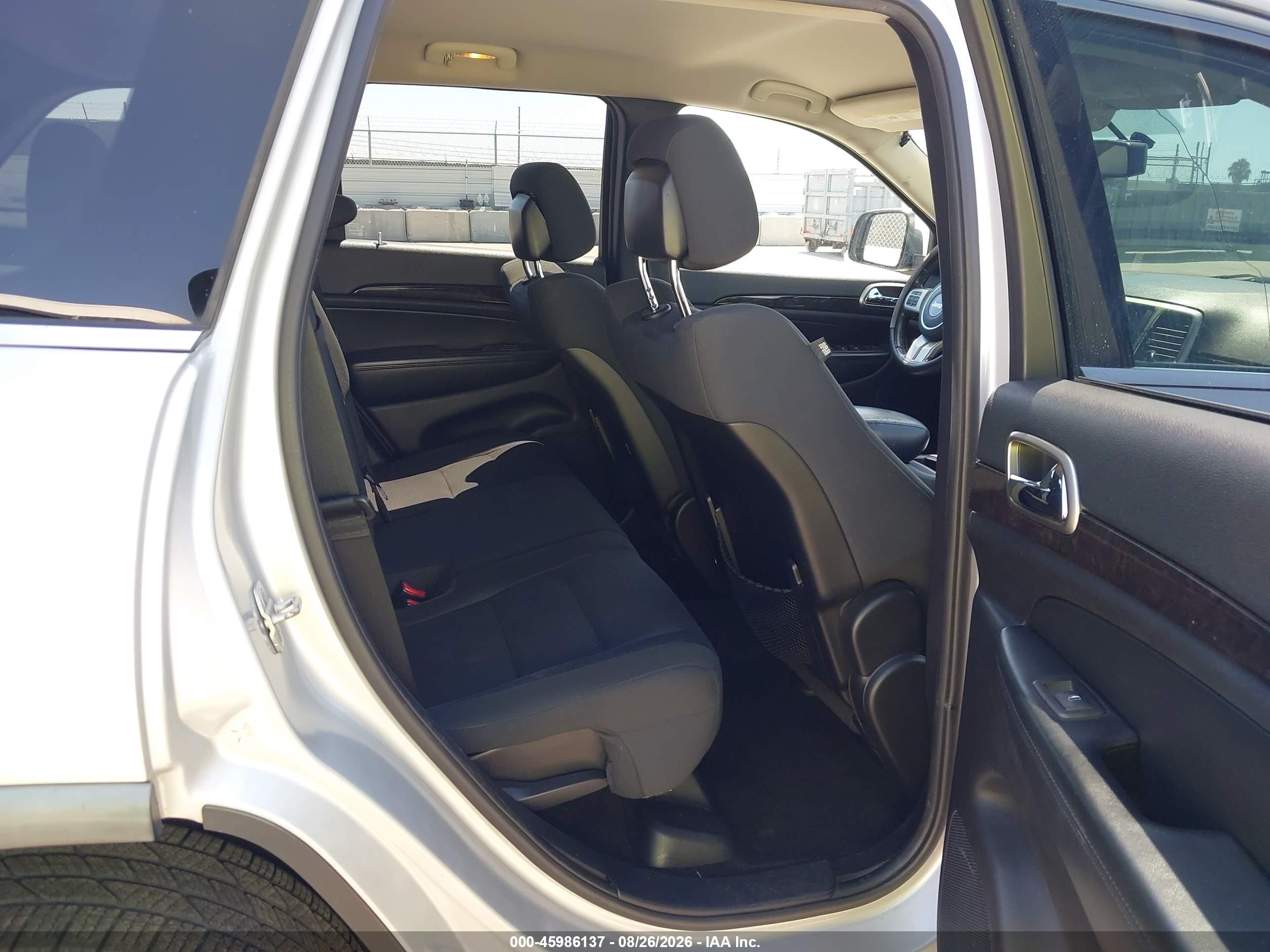 2013 Jeep Grand Cherokee Laredo Серебряный vin: 1C4RJEAG2DC519214