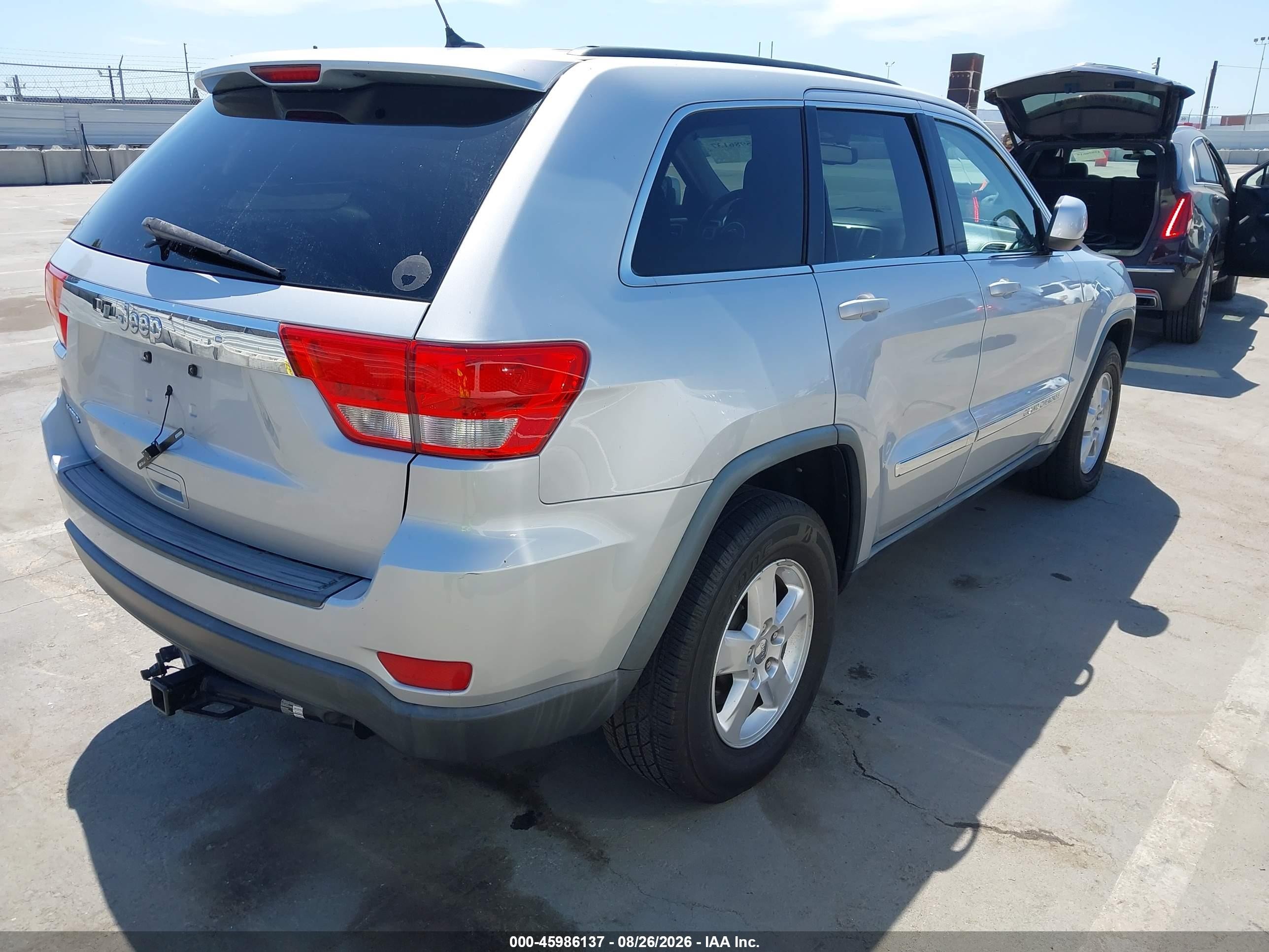 2013 Jeep Grand Cherokee Laredo Серебряный vin: 1C4RJEAG2DC519214