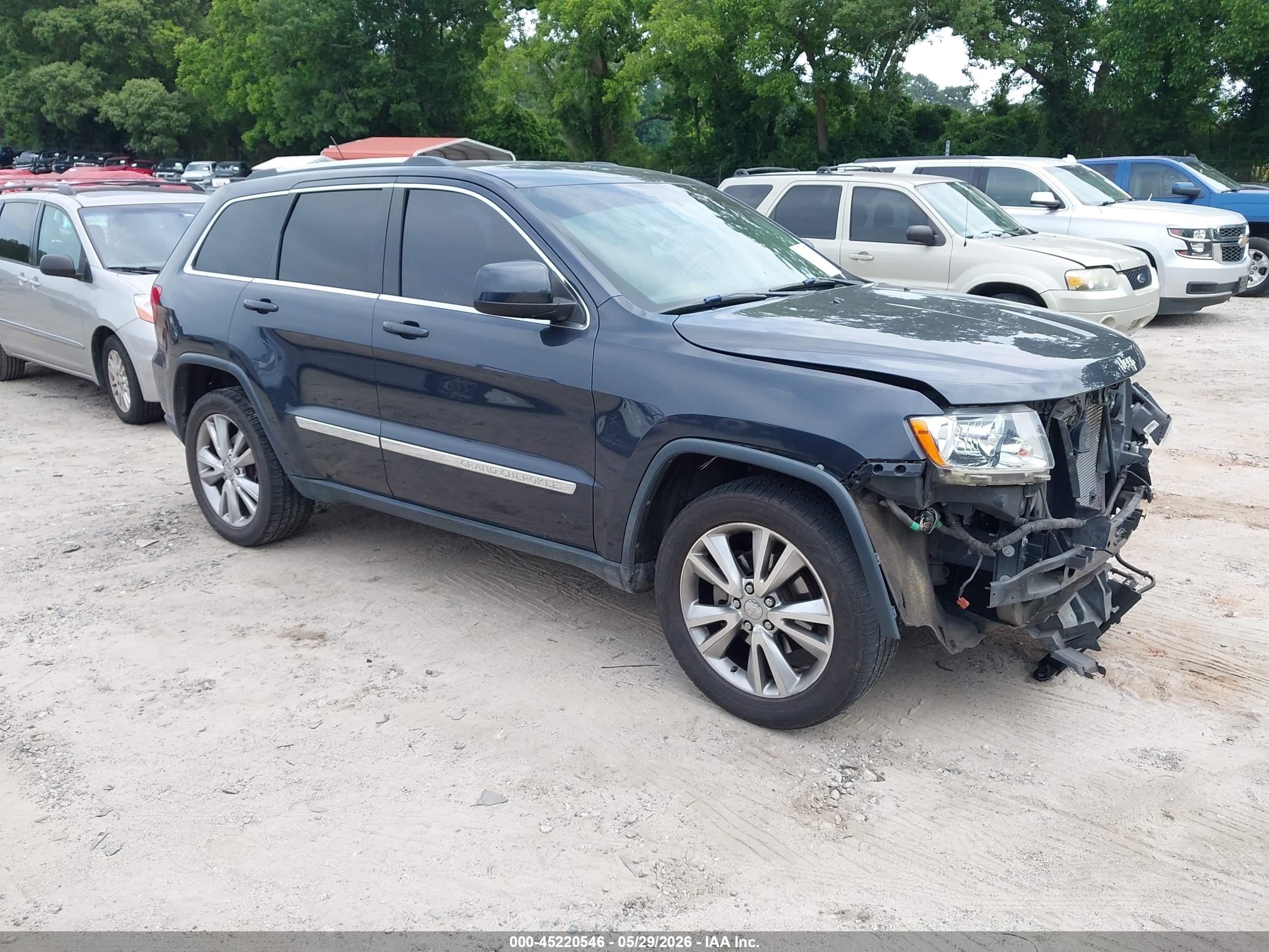 2013 Jeep Grand Cherokee Laredo Gray vin: 1C4RJEAG2DC569644