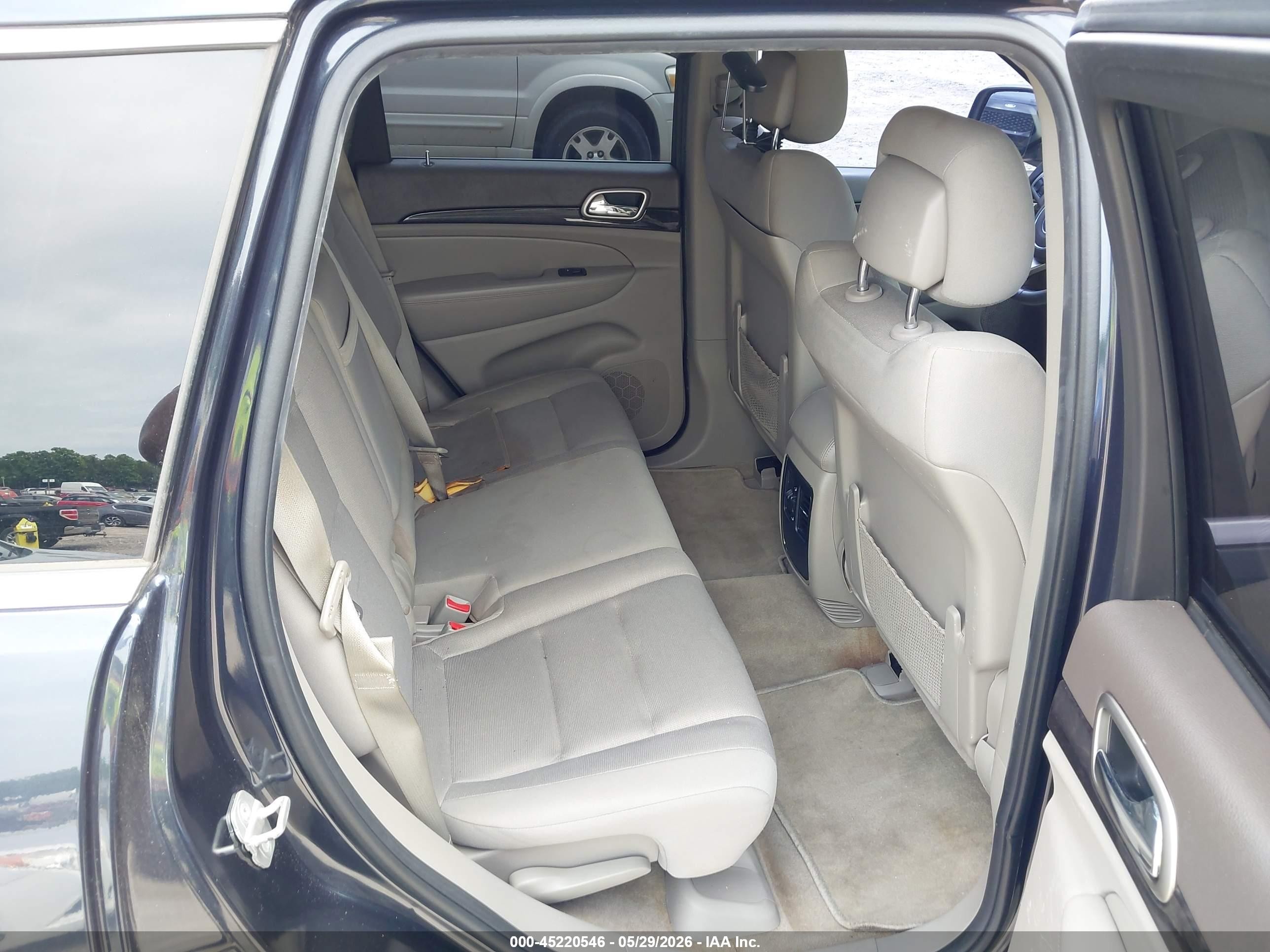2013 Jeep Grand Cherokee Laredo Gray vin: 1C4RJEAG2DC569644