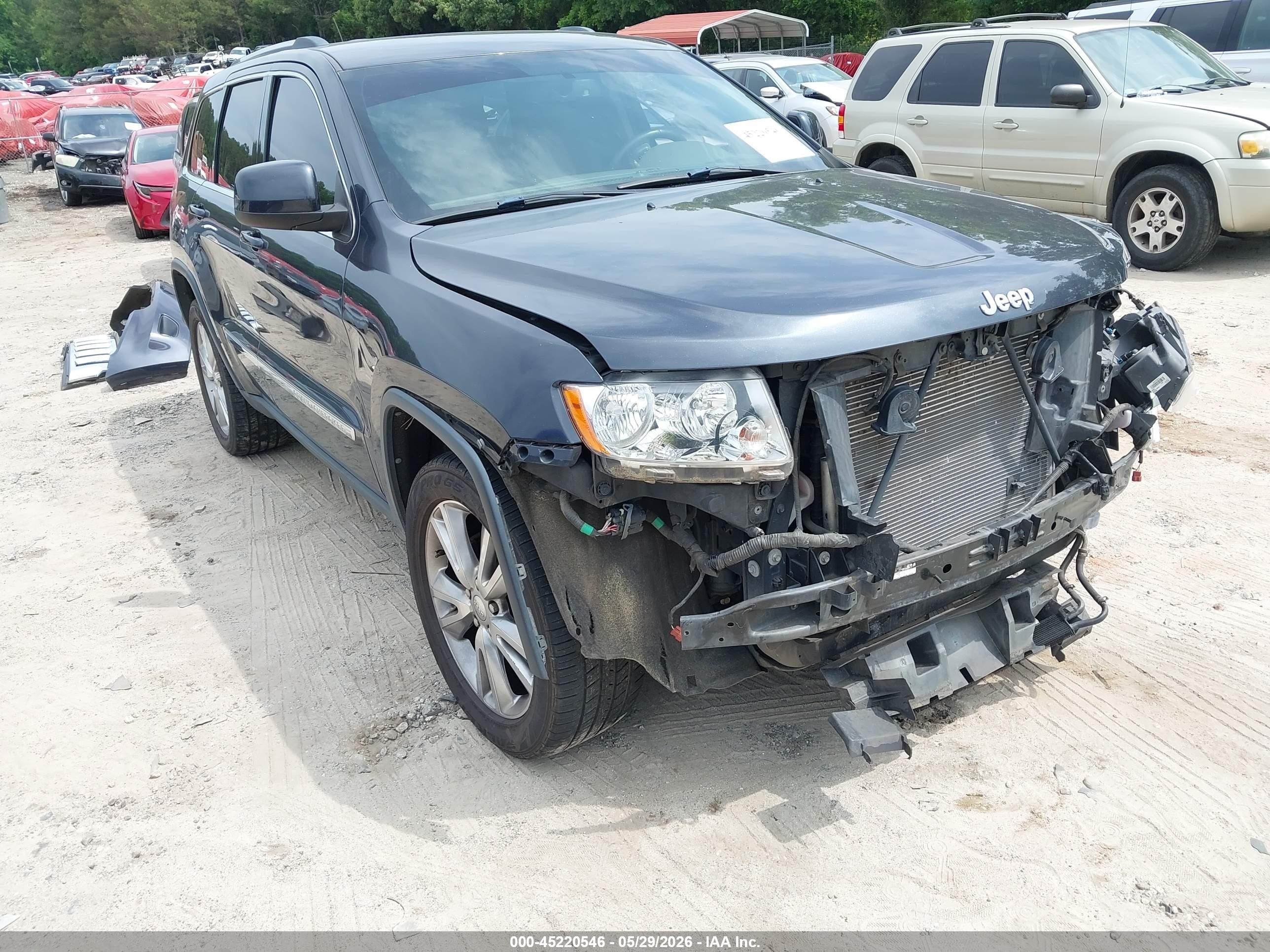 2013 Jeep Grand Cherokee Laredo Gray vin: 1C4RJEAG2DC569644