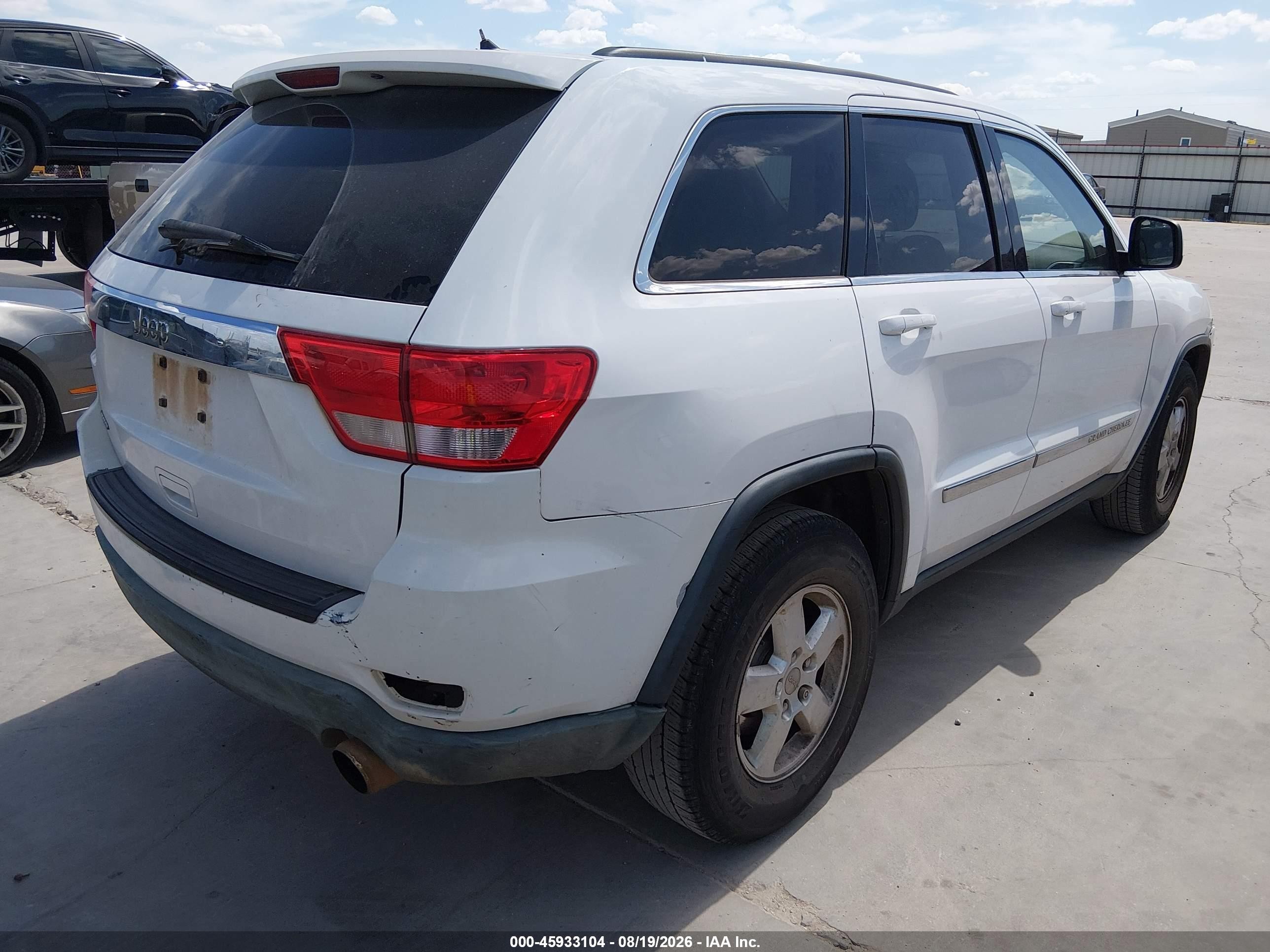 2013 Jeep Grand Cherokee Laredo White vin: 1C4RJEAG2DC632399
