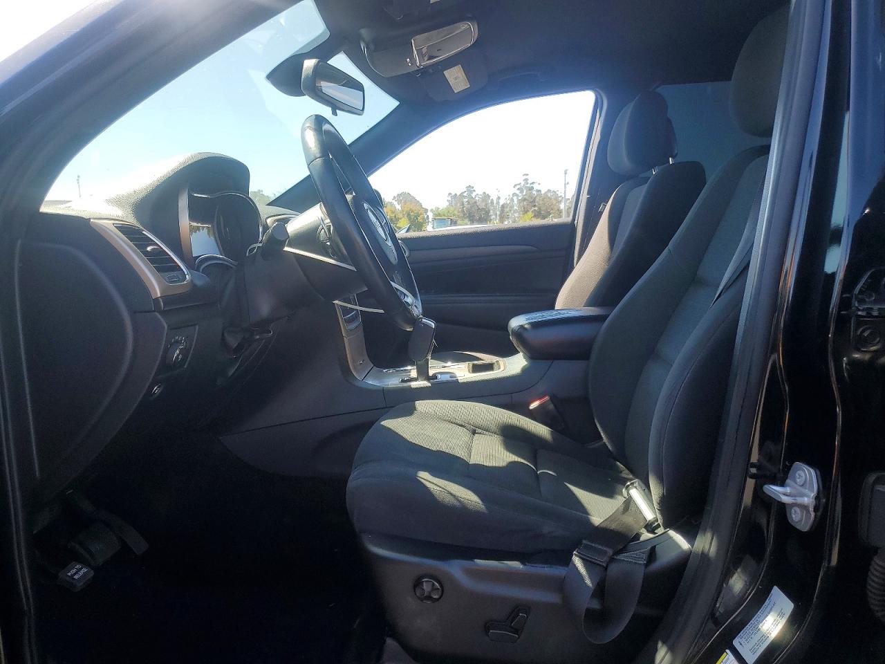 2015 Jeep Grand Cherokee Laredo Черный vin: 1C4RJEAG2FC895284